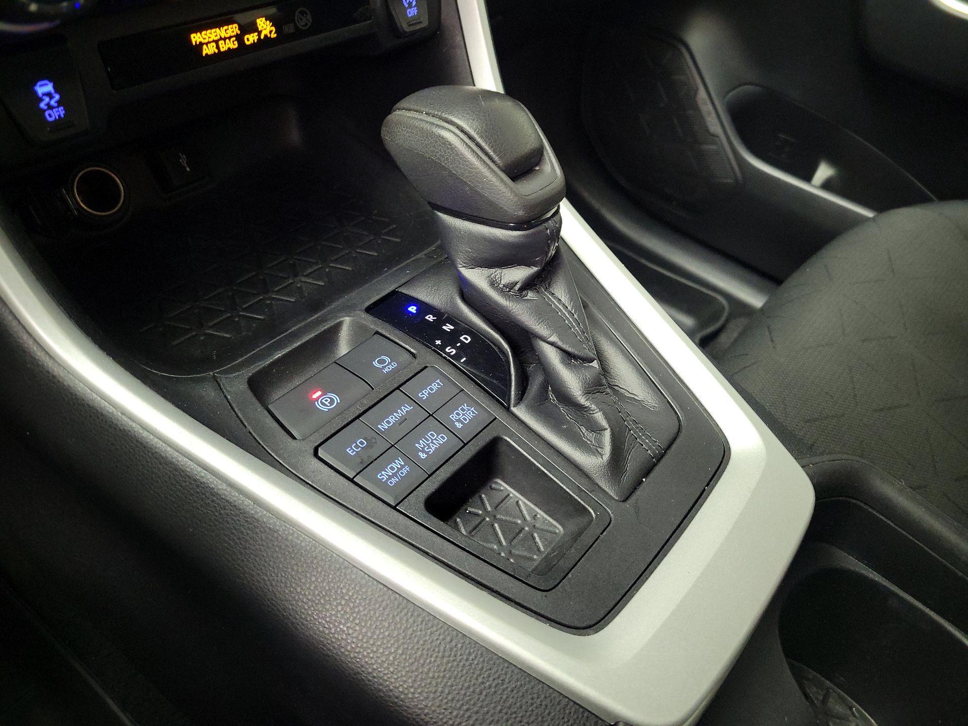 Thumbnail: 2021 Toyota RAV4 - 17