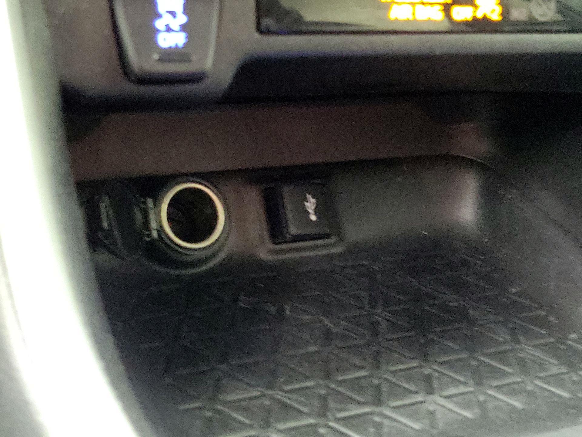 Thumbnail: 2021 Toyota RAV4 - 18