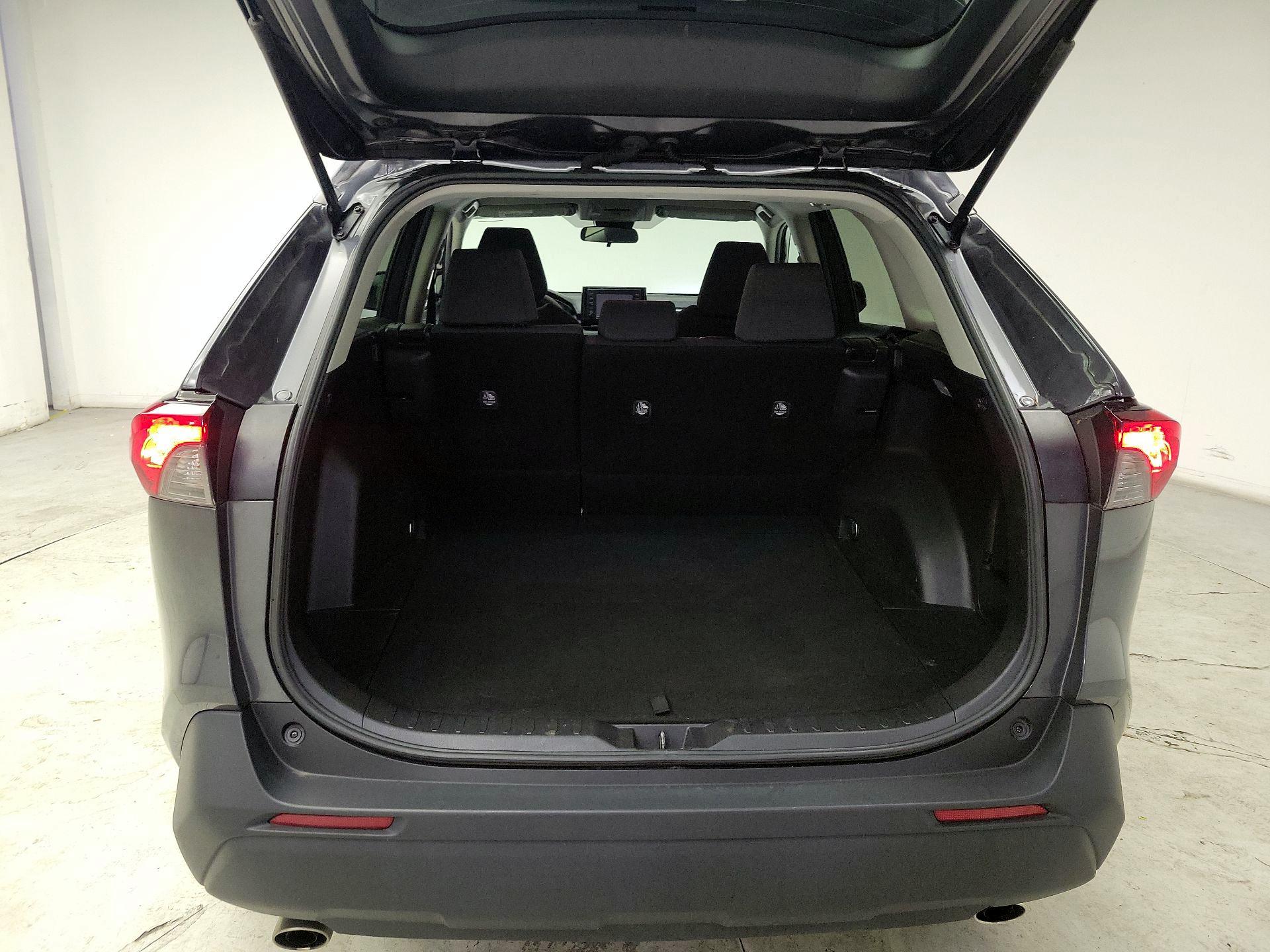 Thumbnail: 2021 Toyota RAV4 - 20