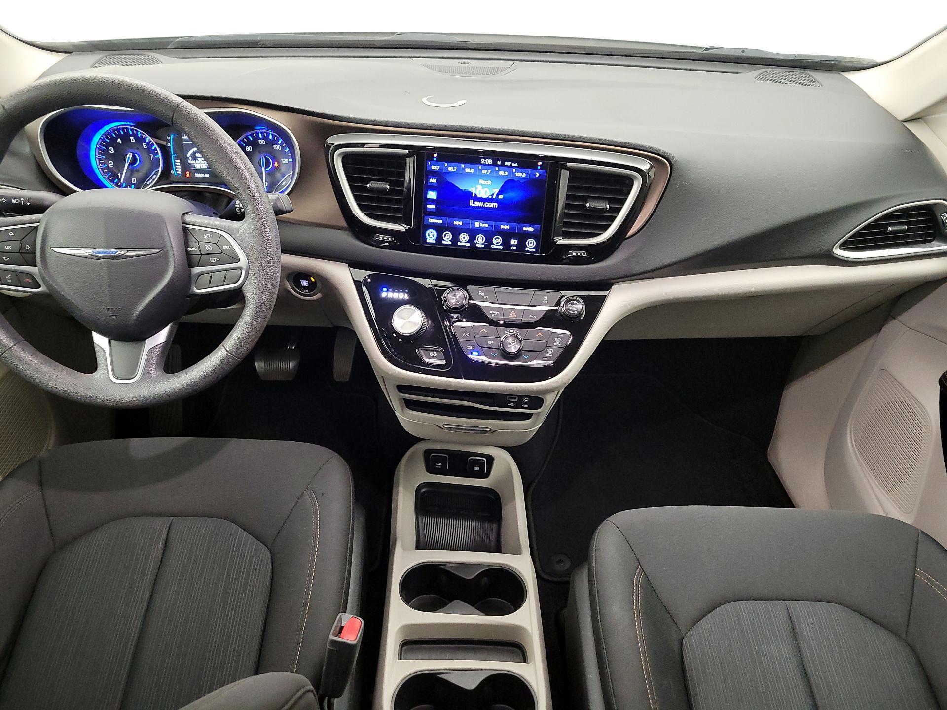 Thumbnail: 2017 Chrysler Pacifica - 9