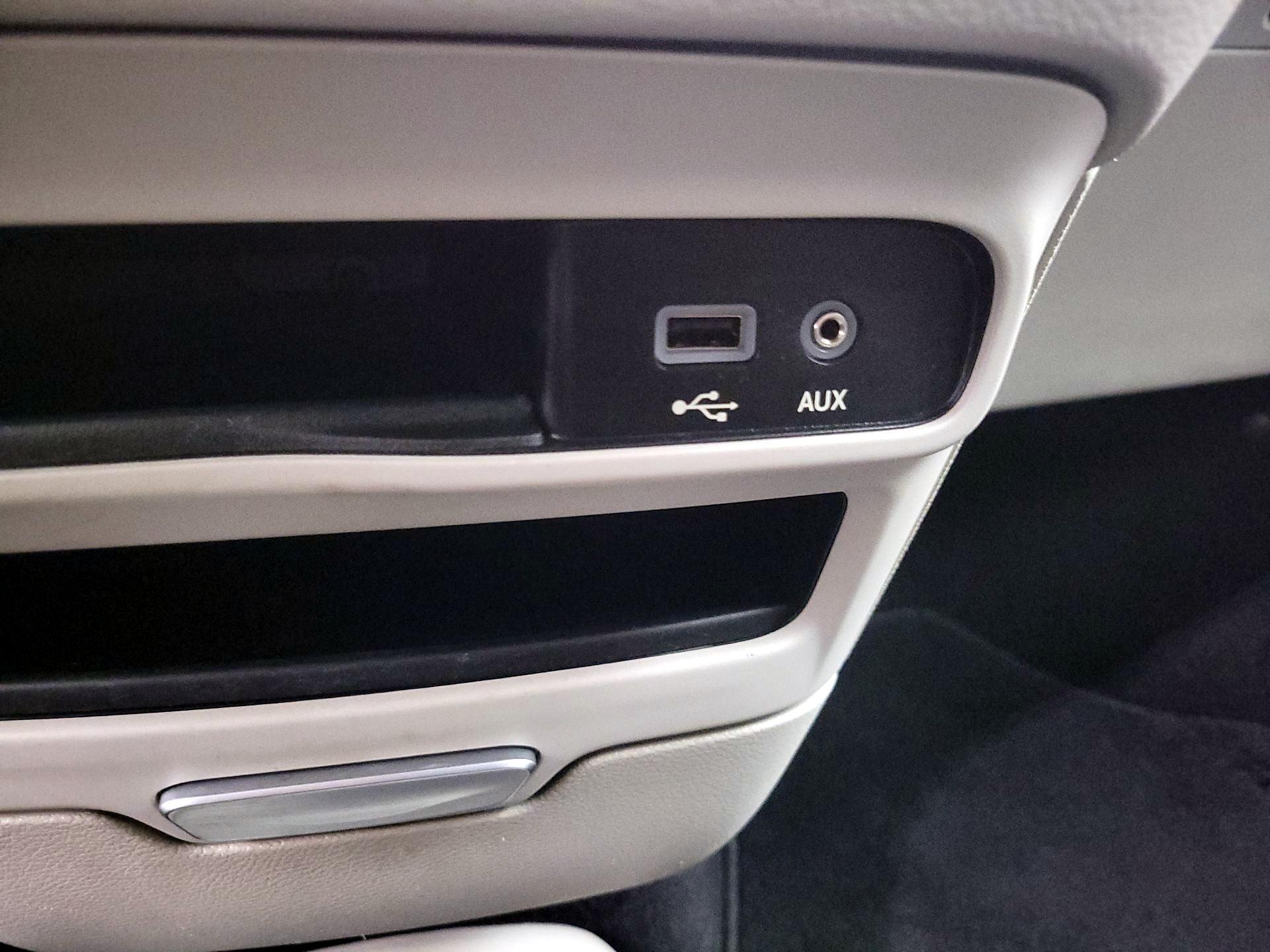 Thumbnail: 2017 Chrysler Pacifica - 18