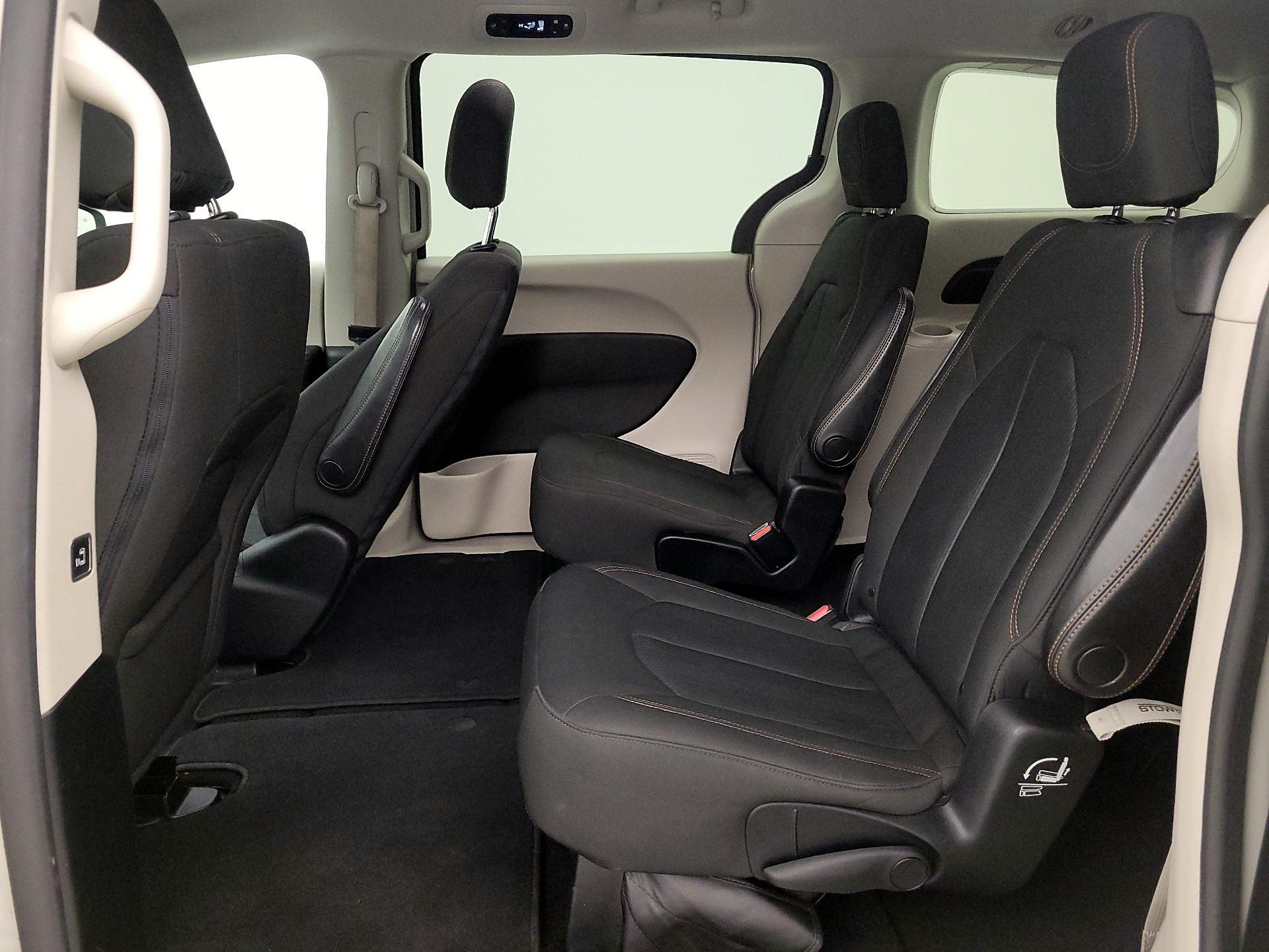 Thumbnail: 2017 Chrysler Pacifica - 19