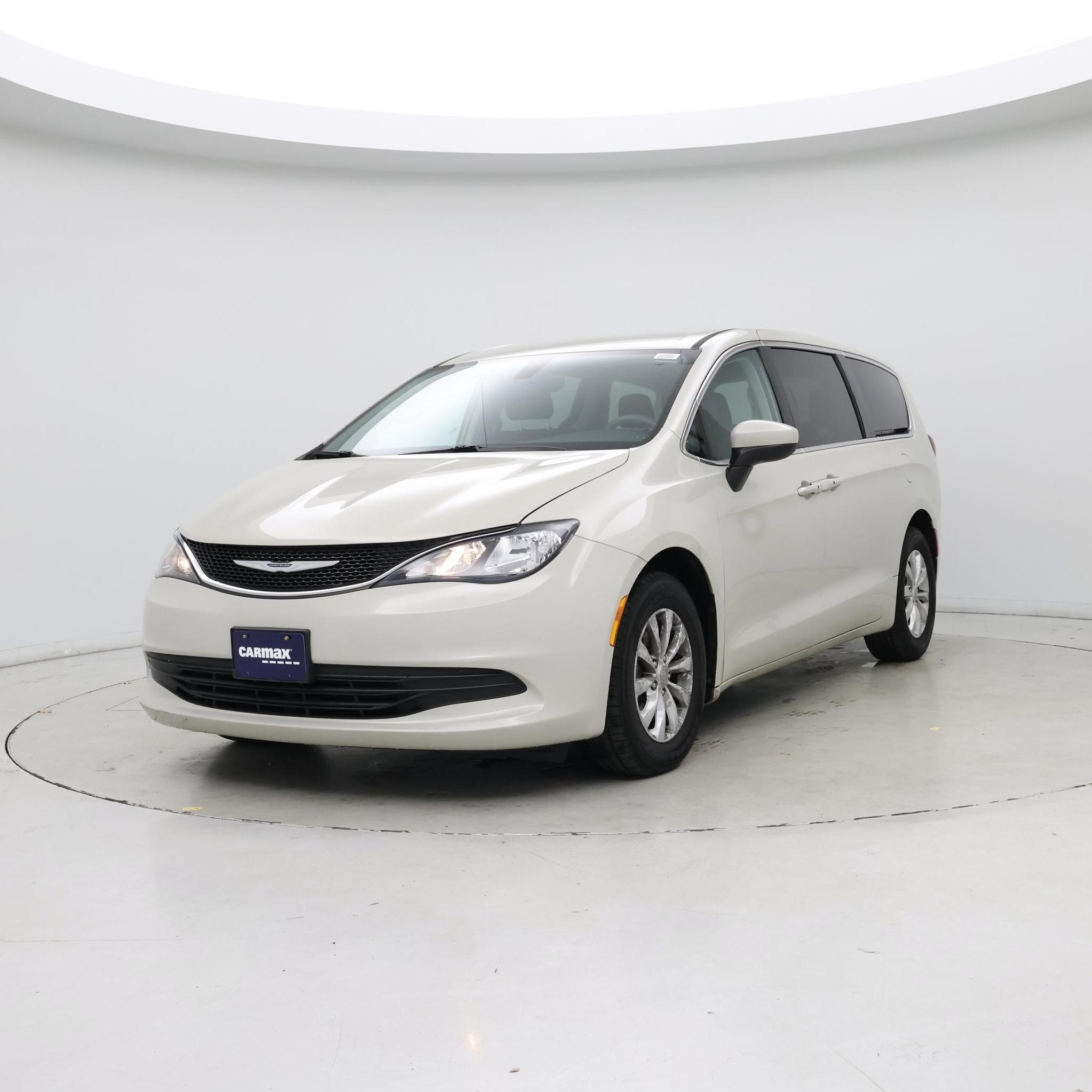 Thumbnail: 2017 Chrysler Pacifica - 4