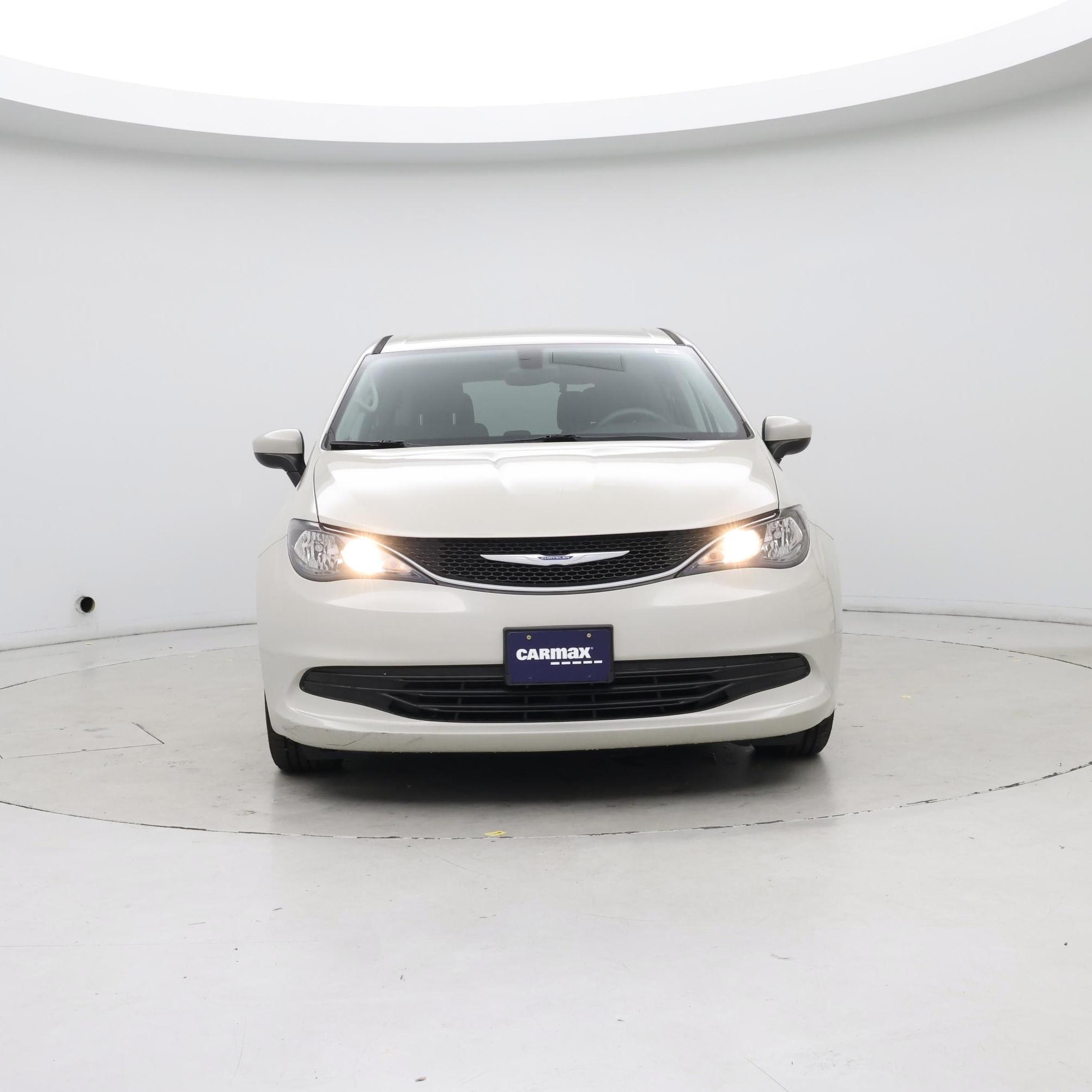 Thumbnail: 2017 Chrysler Pacifica - 5