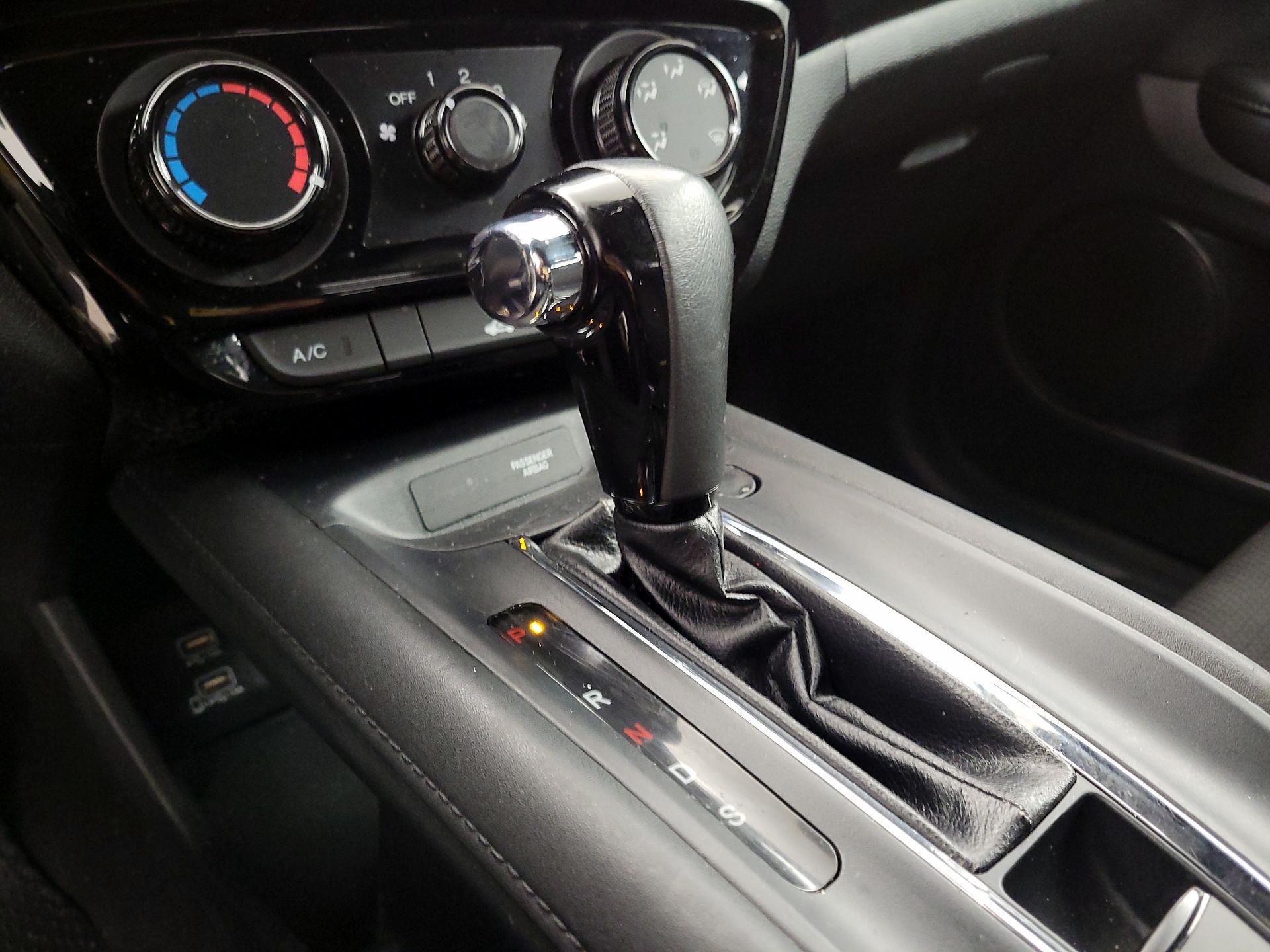 Thumbnail: 2019 Honda HR-V - 17