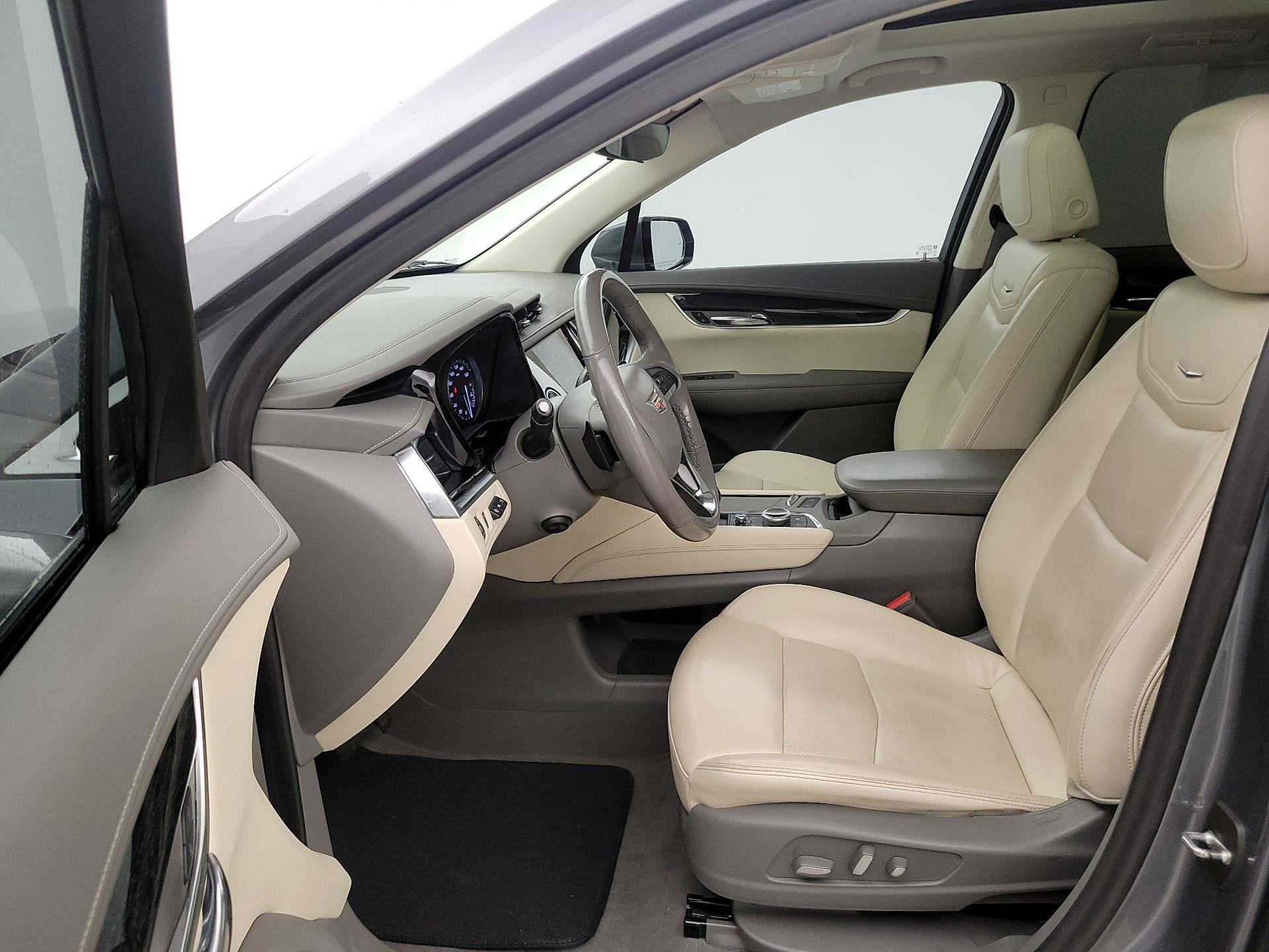 Thumbnail: 2022 Cadillac XT6 - 11