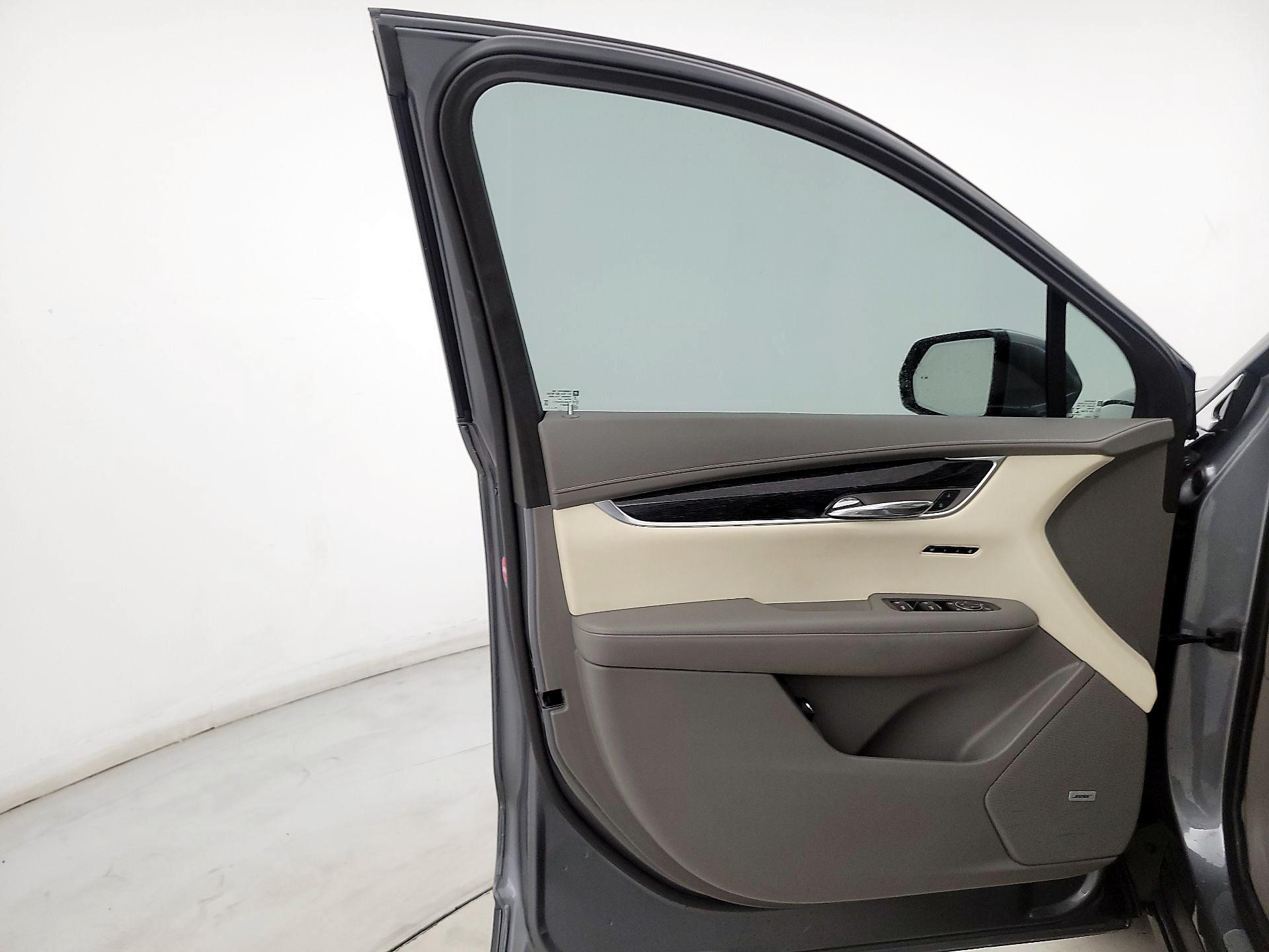 Thumbnail: 2022 Cadillac XT6 - 12