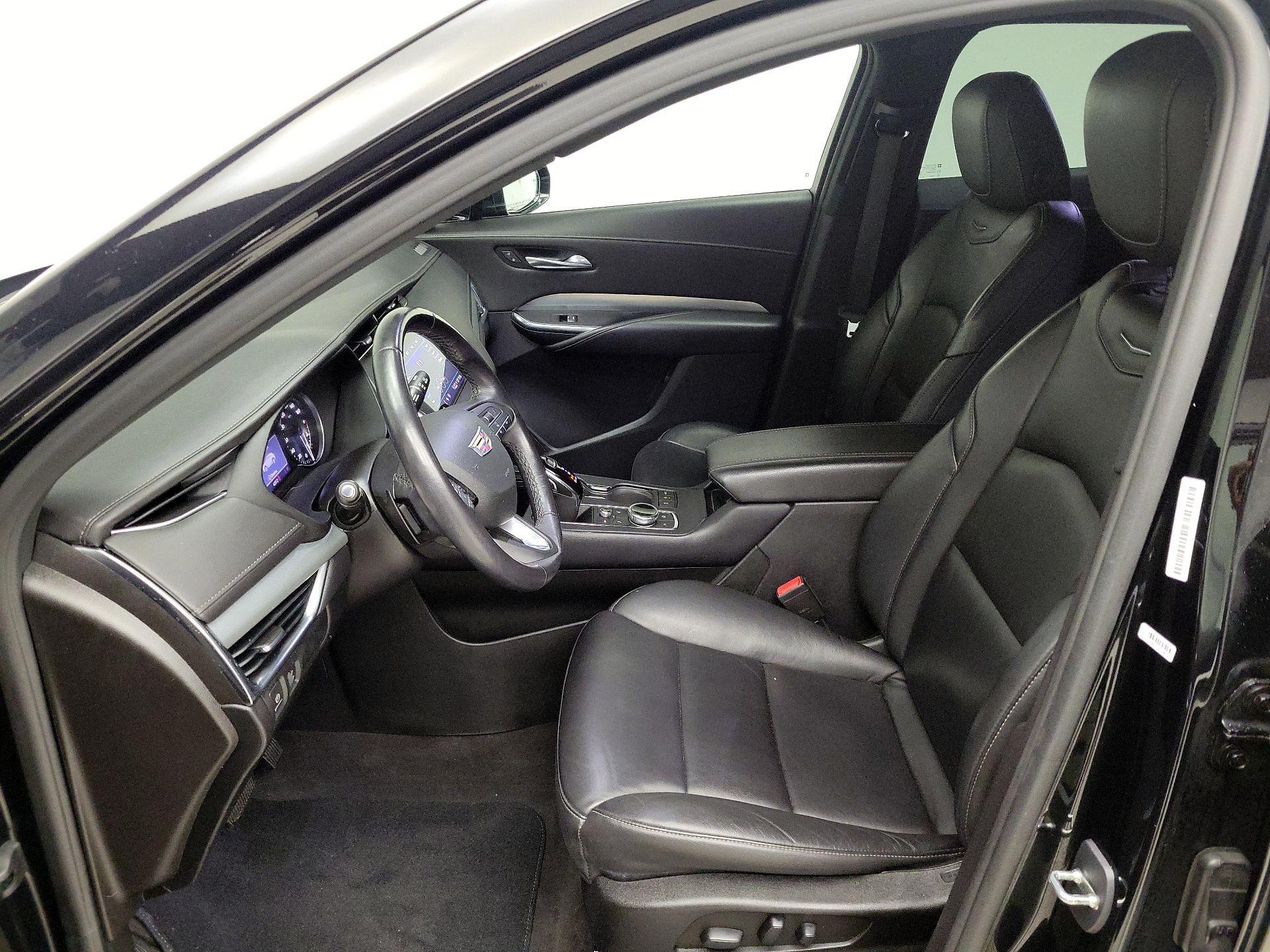 Thumbnail: 2023 Cadillac XT4 - 11