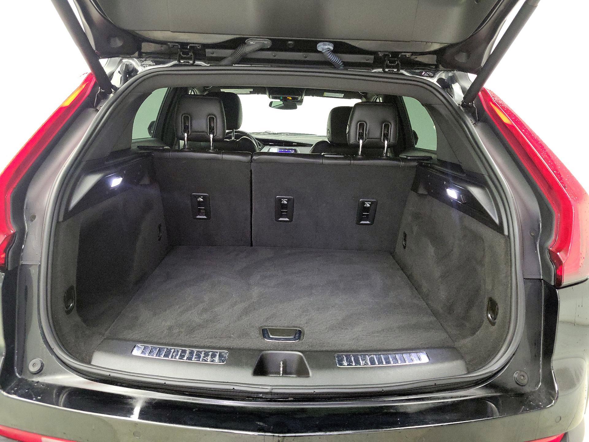 Thumbnail: 2023 Cadillac XT4 - 20