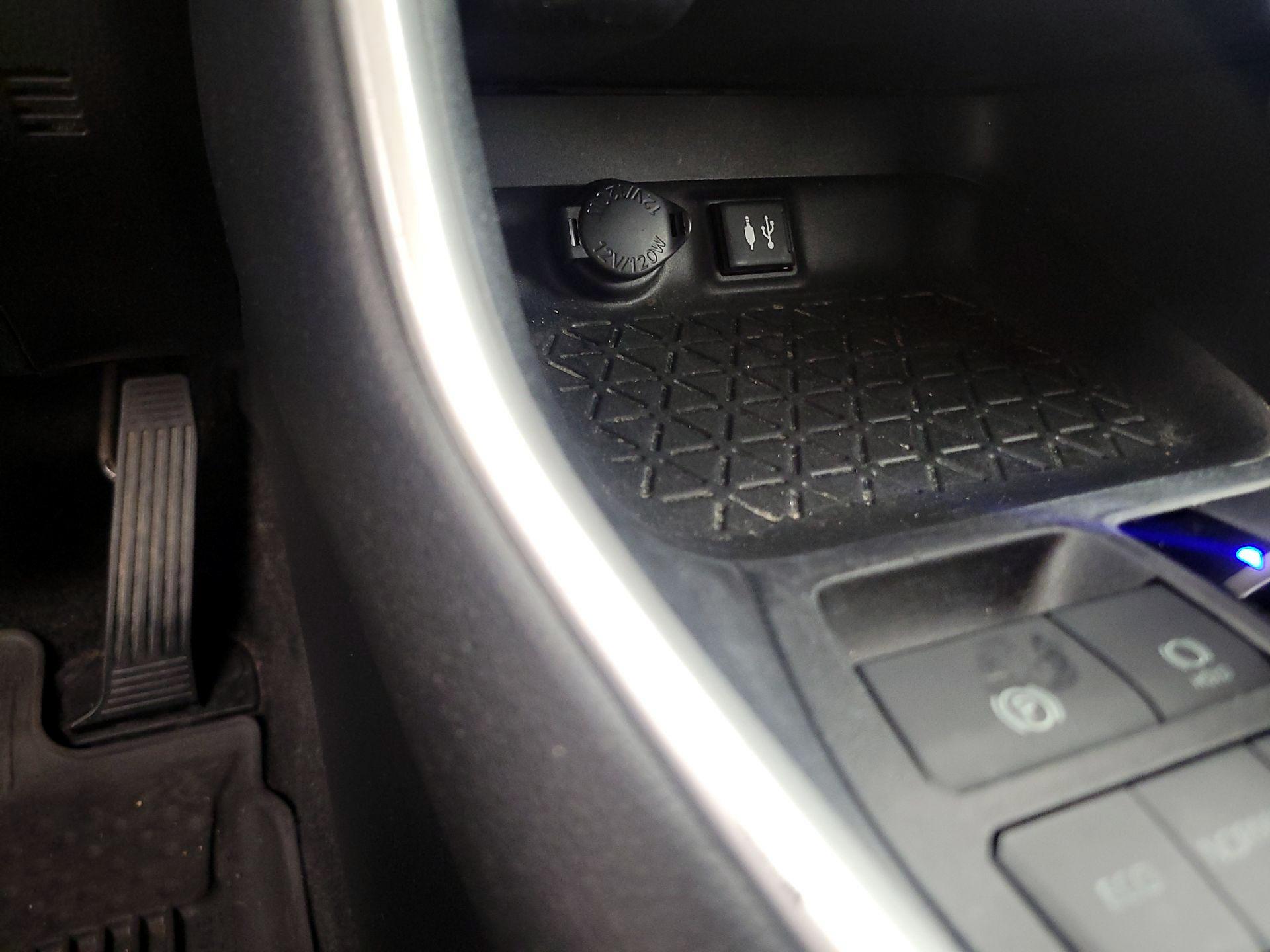 Thumbnail: 2019 Toyota RAV4 - 18