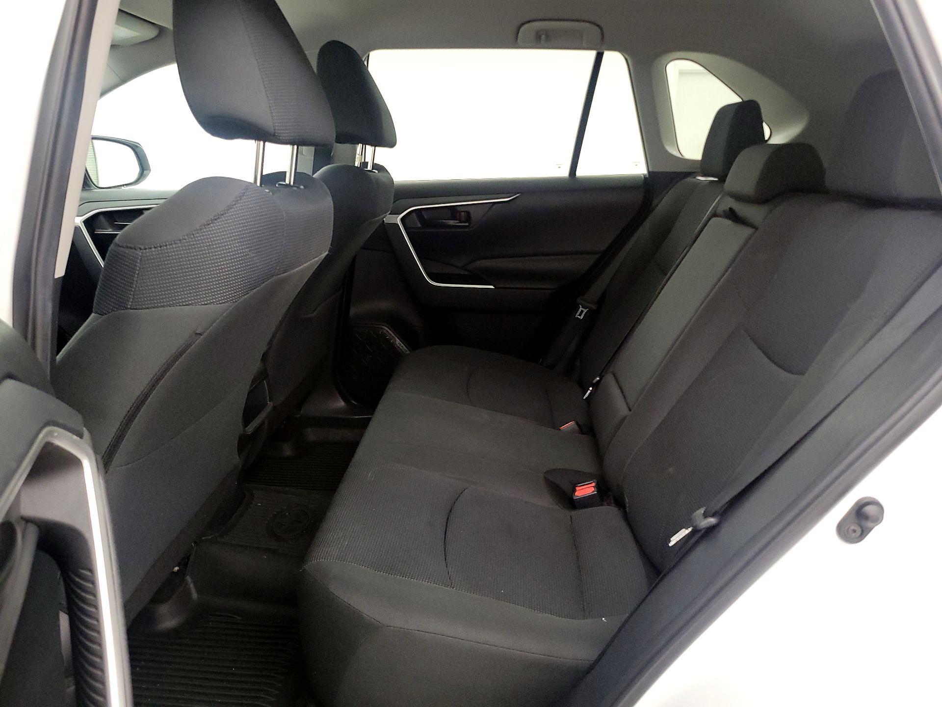 Thumbnail: 2019 Toyota RAV4 - 19