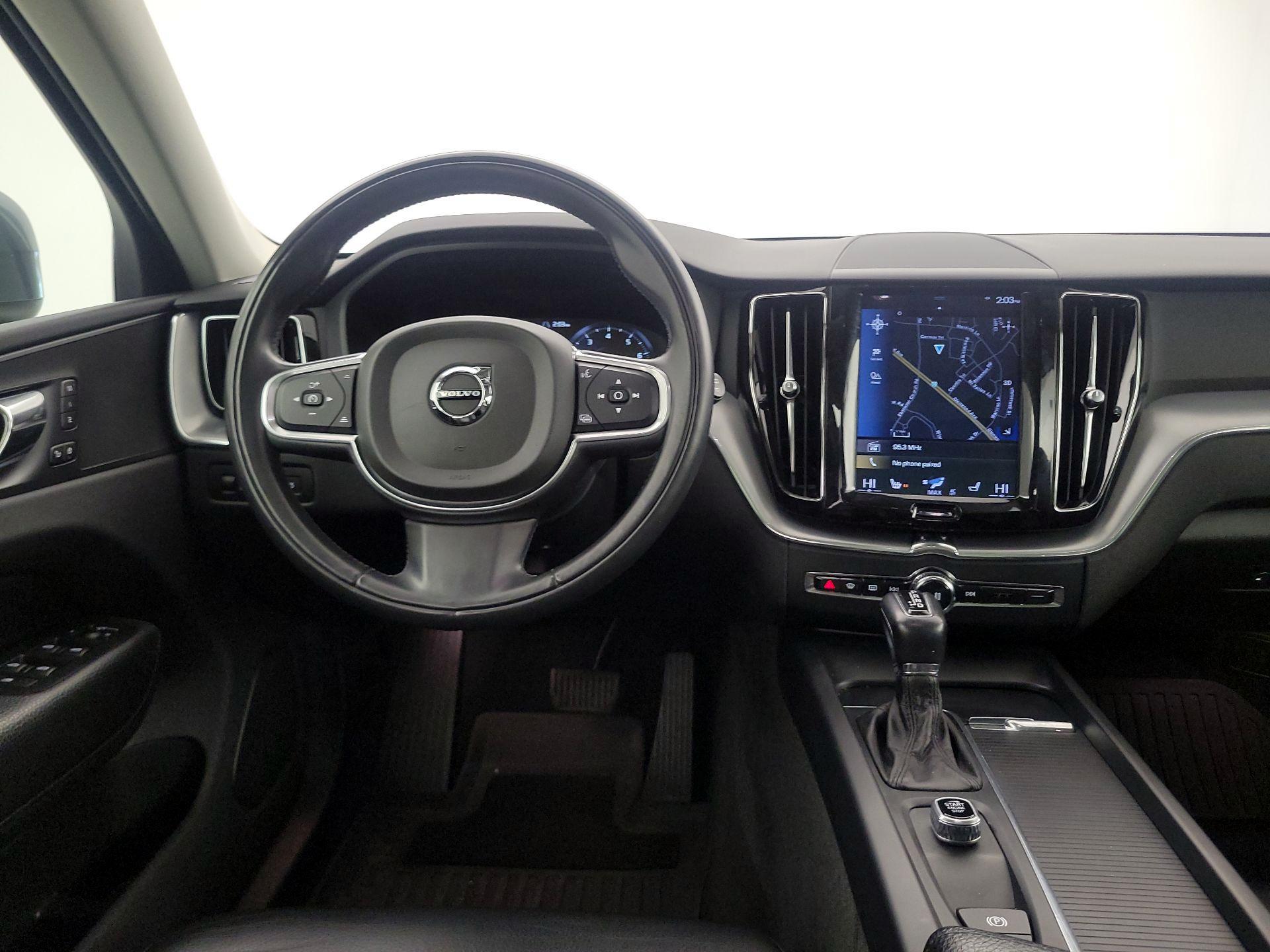 Thumbnail: 2018 Volvo XC60 - 10