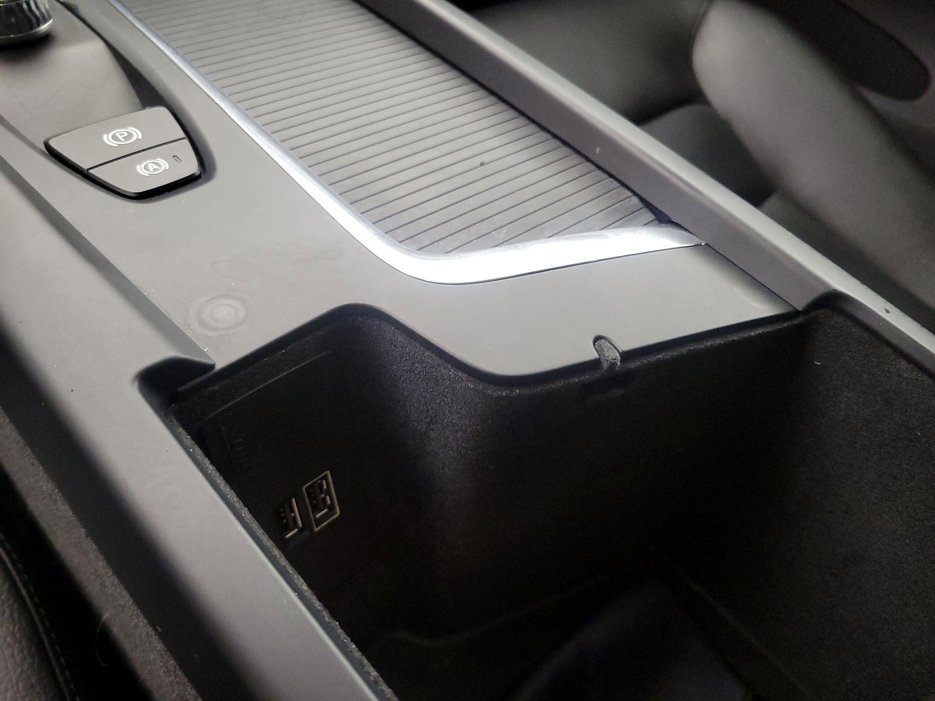 Thumbnail: 2018 Volvo XC60 - 19