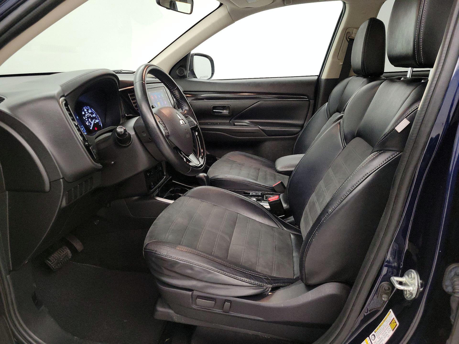 Thumbnail: 2019 Mitsubishi Outlander - 11