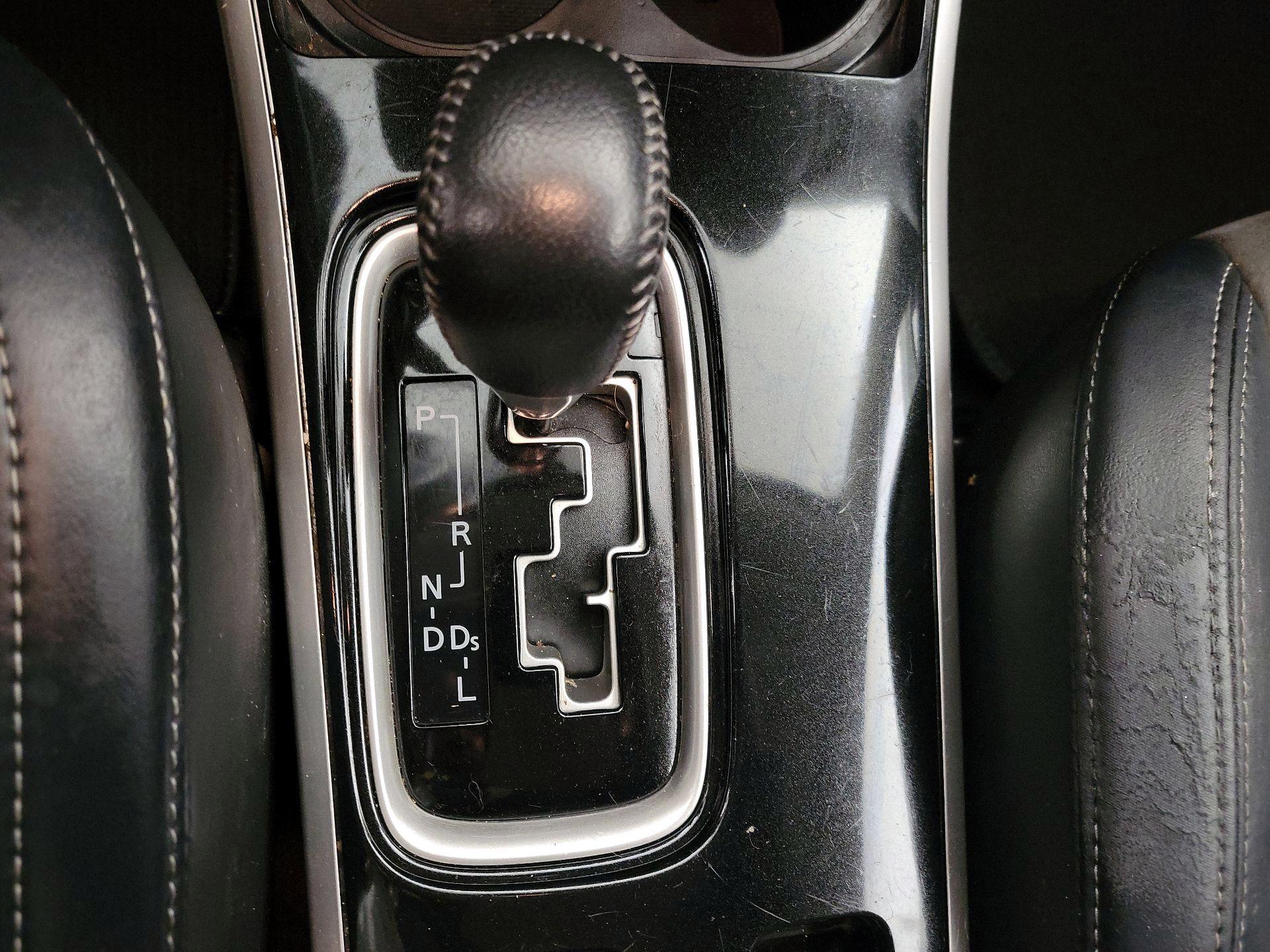 Thumbnail: 2019 Mitsubishi Outlander - 17