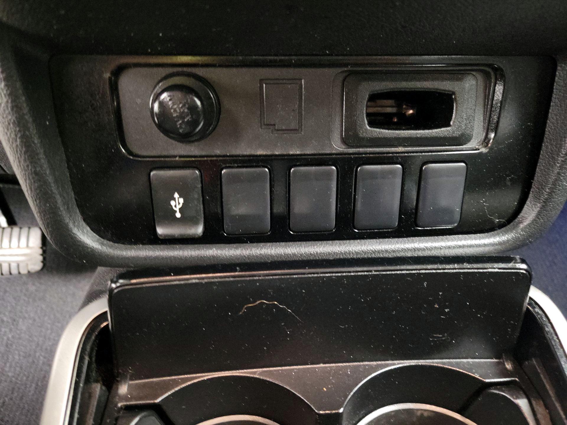 Thumbnail: 2019 Mitsubishi Outlander - 18