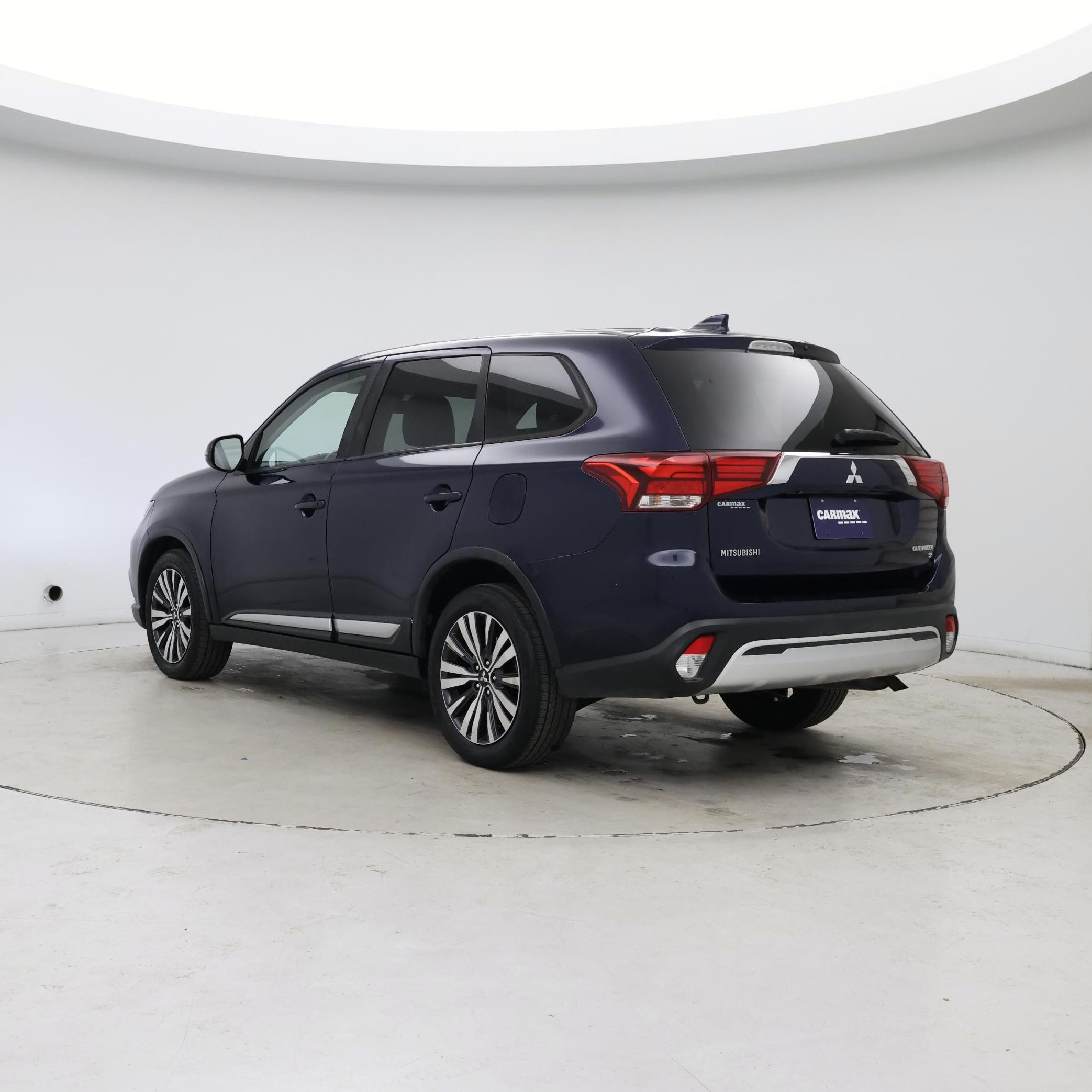 Thumbnail: 2019 Mitsubishi Outlander - 2