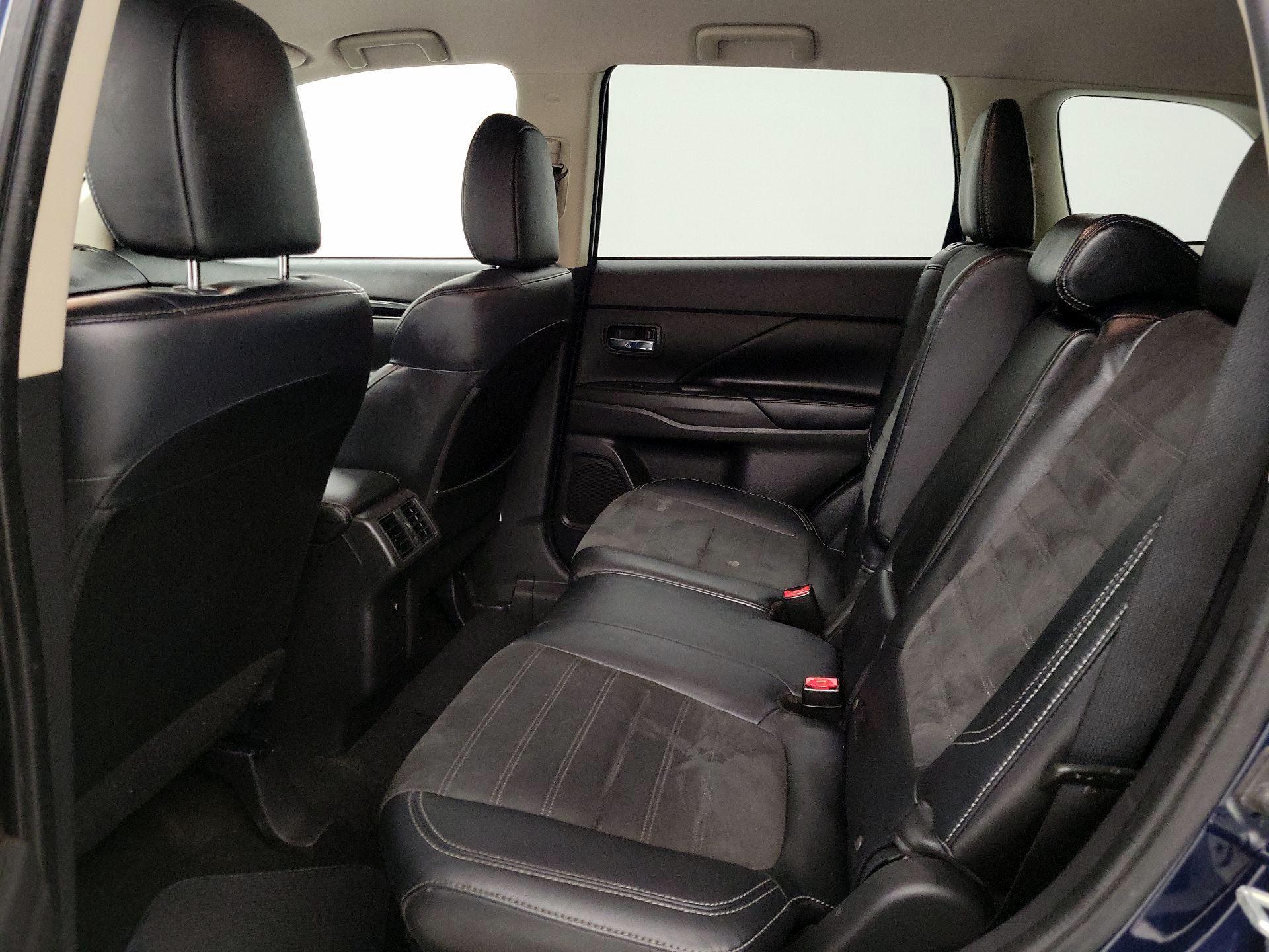 Thumbnail: 2019 Mitsubishi Outlander - 19