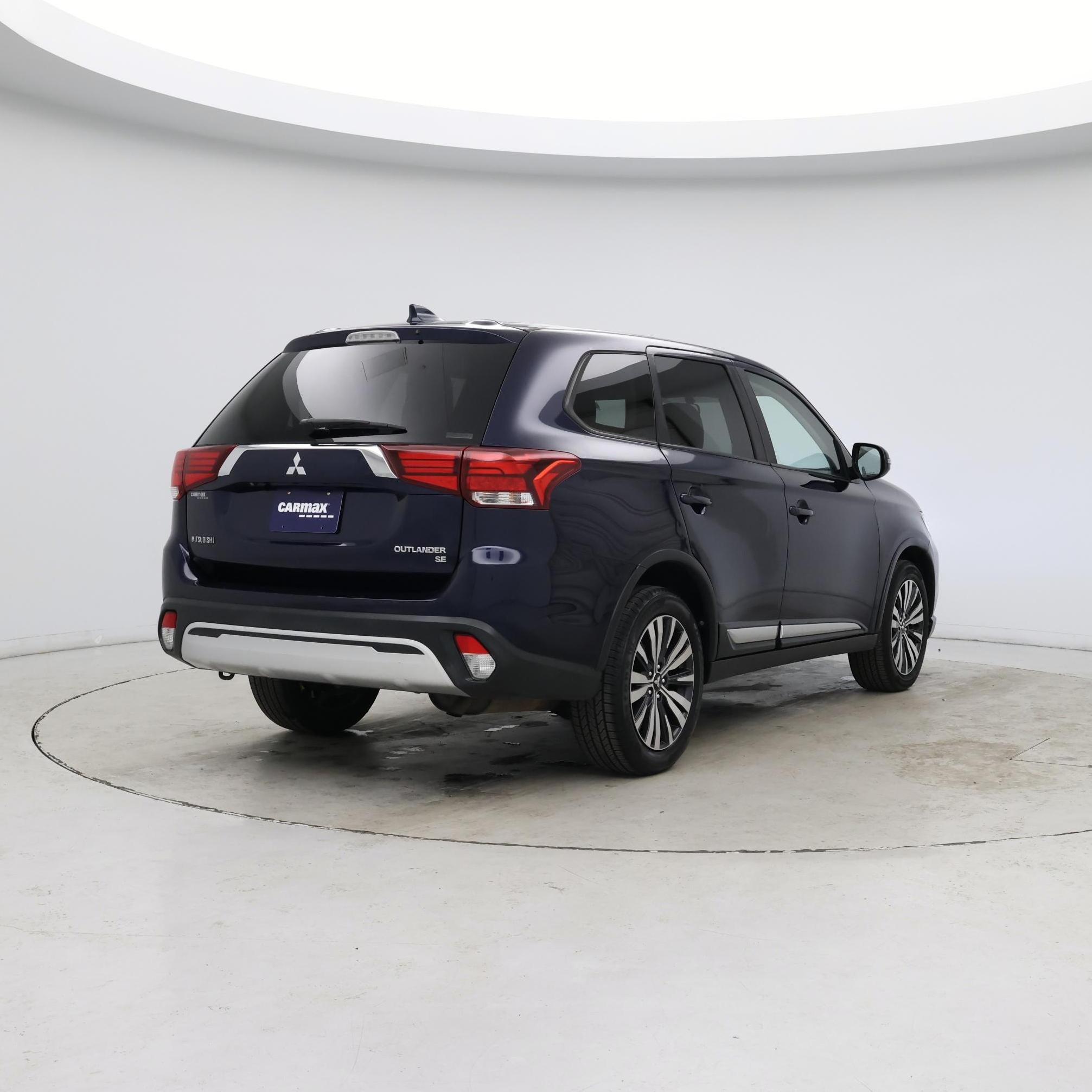 Thumbnail: 2019 Mitsubishi Outlander - 8