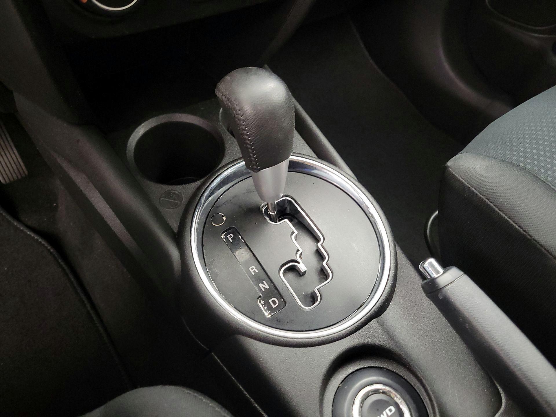 Thumbnail: 2015 Mitsubishi Outlander Sport - 16