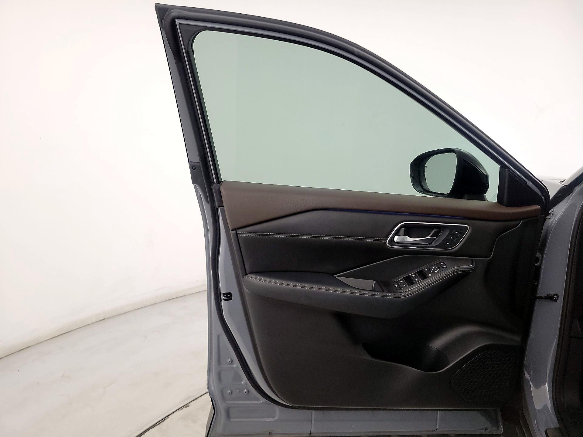 Thumbnail: 2023 Nissan Rogue - 12