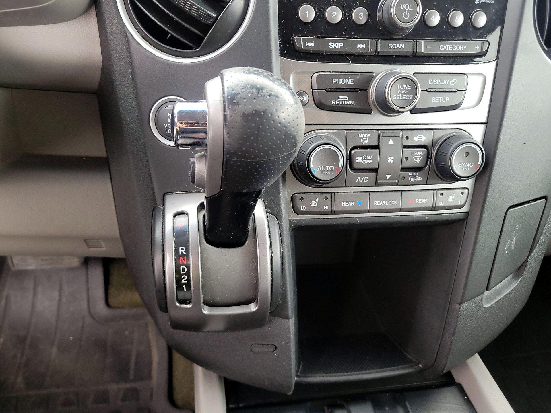 Thumbnail: 2015 Honda Pilot - 17