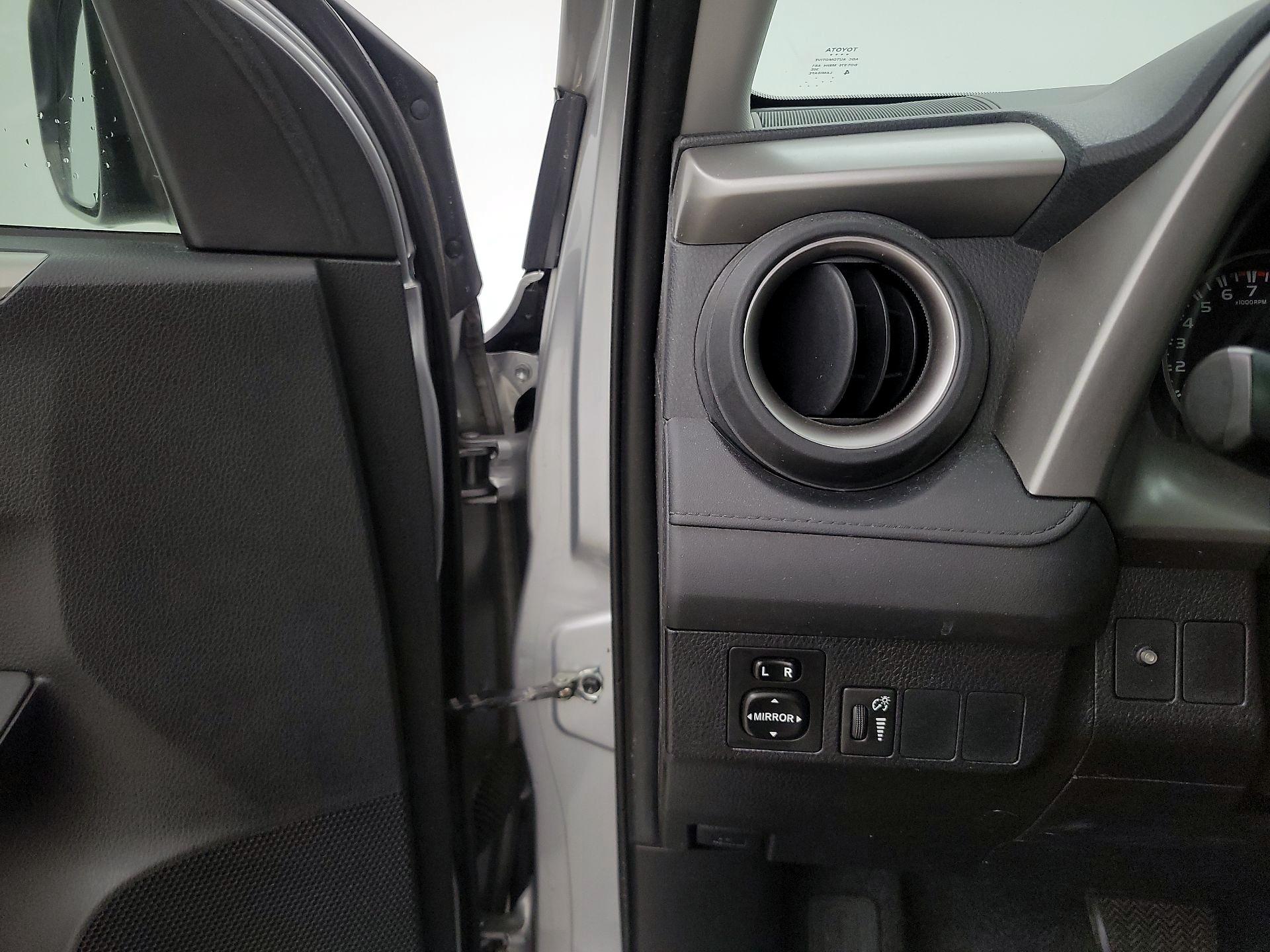 Thumbnail: 2016 Toyota RAV4 - 13