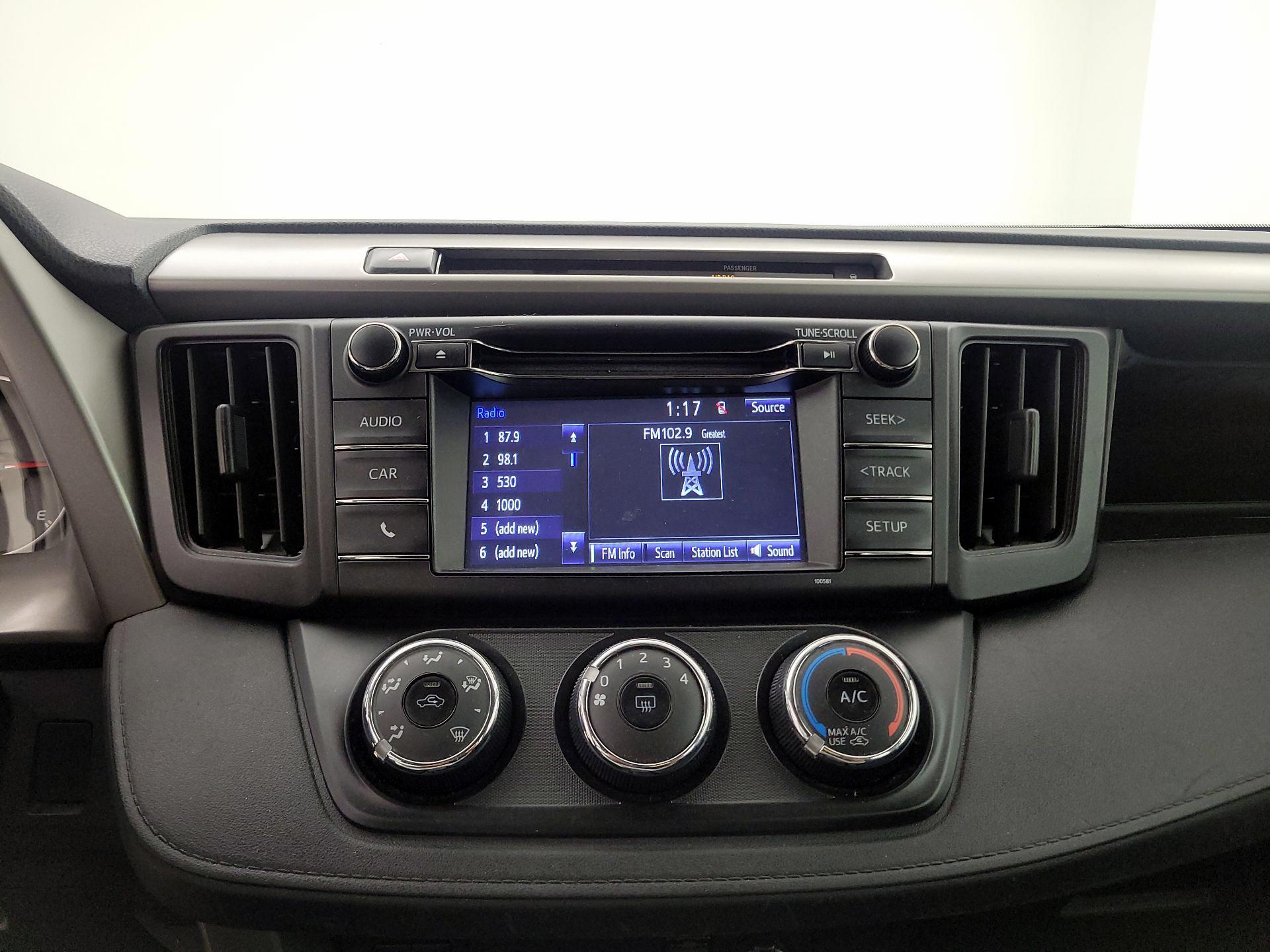 Thumbnail: 2016 Toyota RAV4 - 15