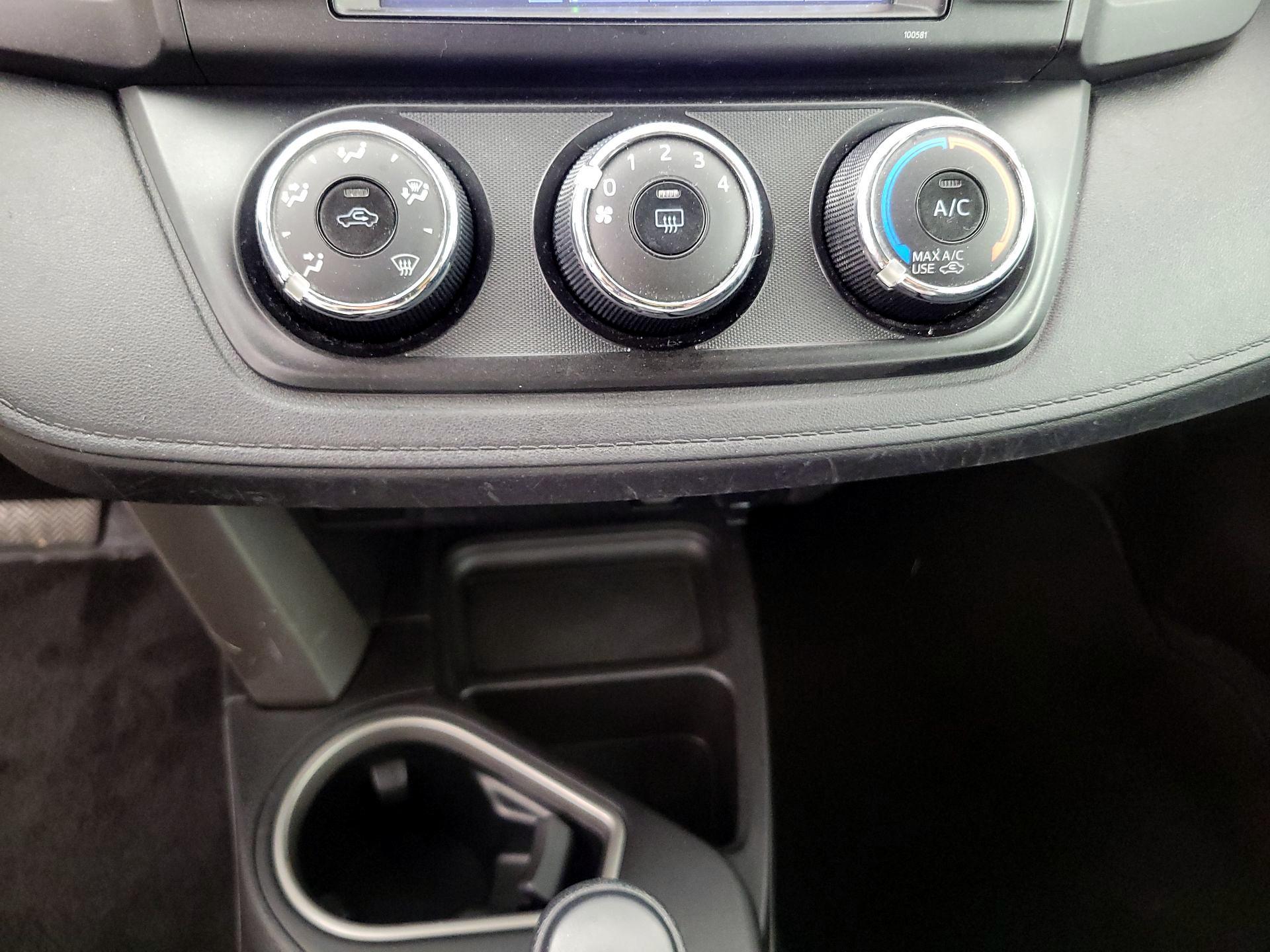 Thumbnail: 2016 Toyota RAV4 - 16