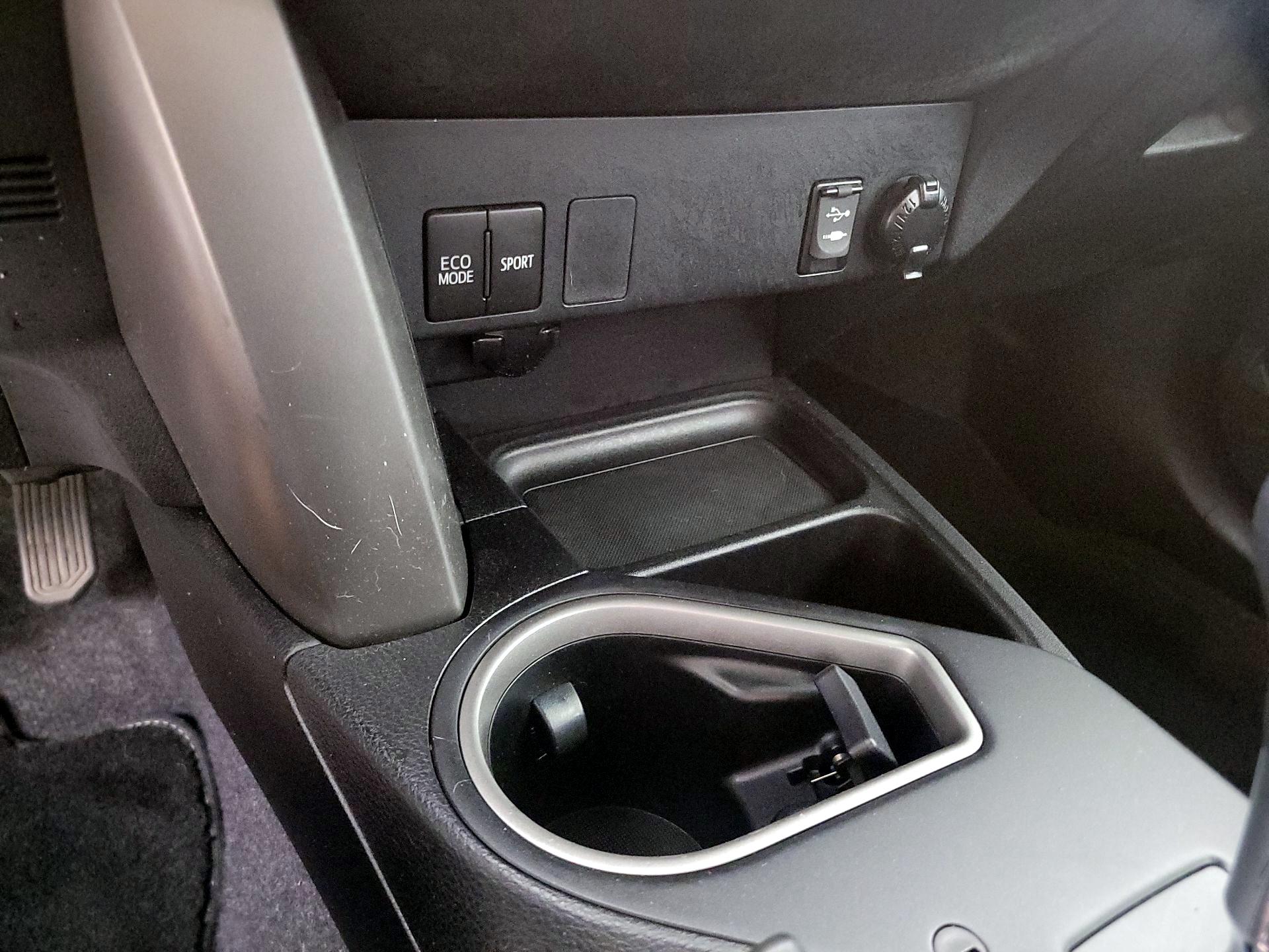 Thumbnail: 2016 Toyota RAV4 - 18