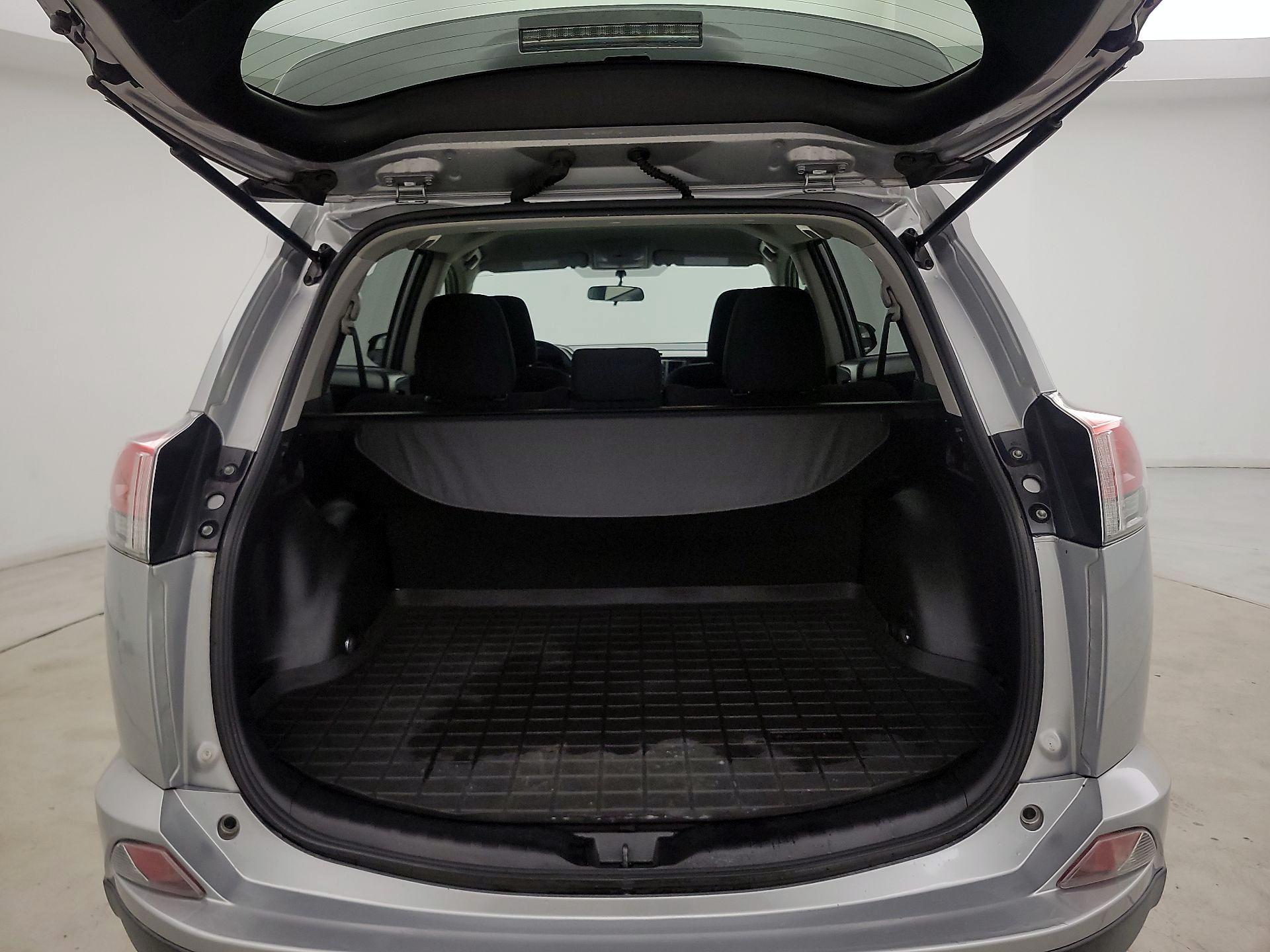 Thumbnail: 2016 Toyota RAV4 - 20