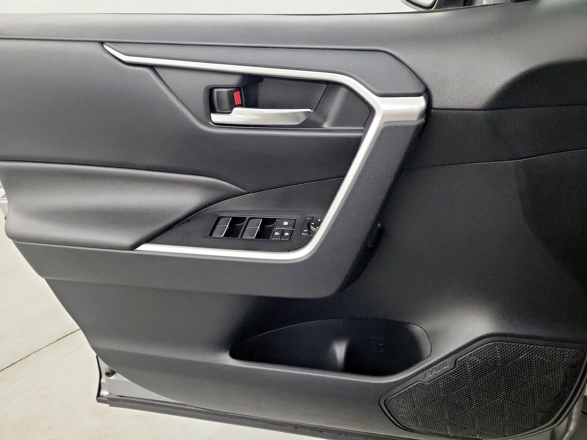 Thumbnail: 2019 Toyota RAV4 - 12