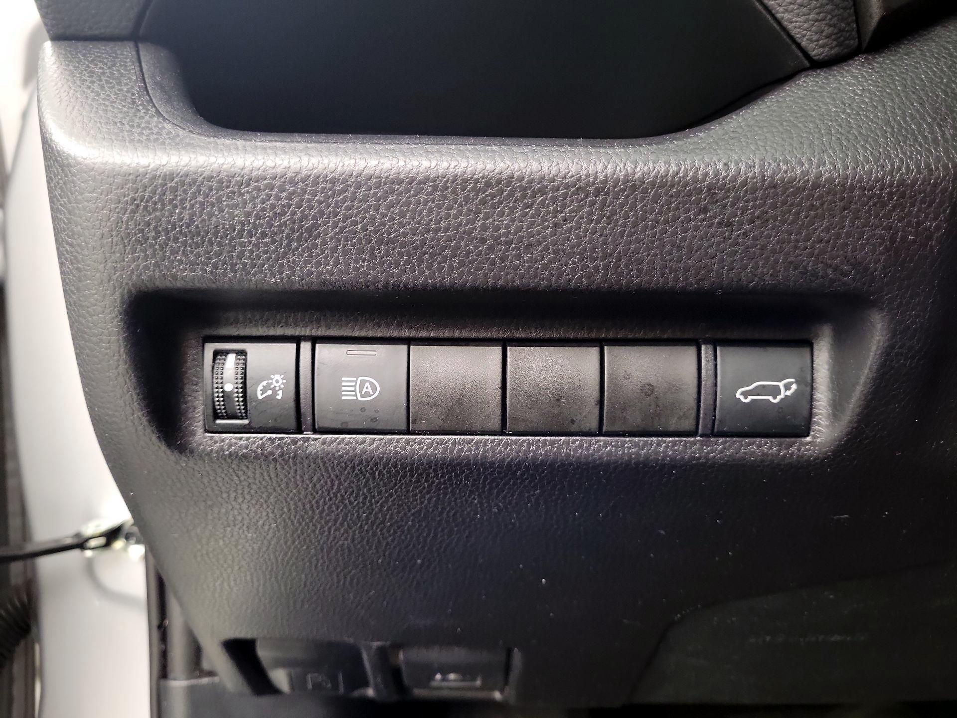 Thumbnail: 2019 Toyota RAV4 - 13