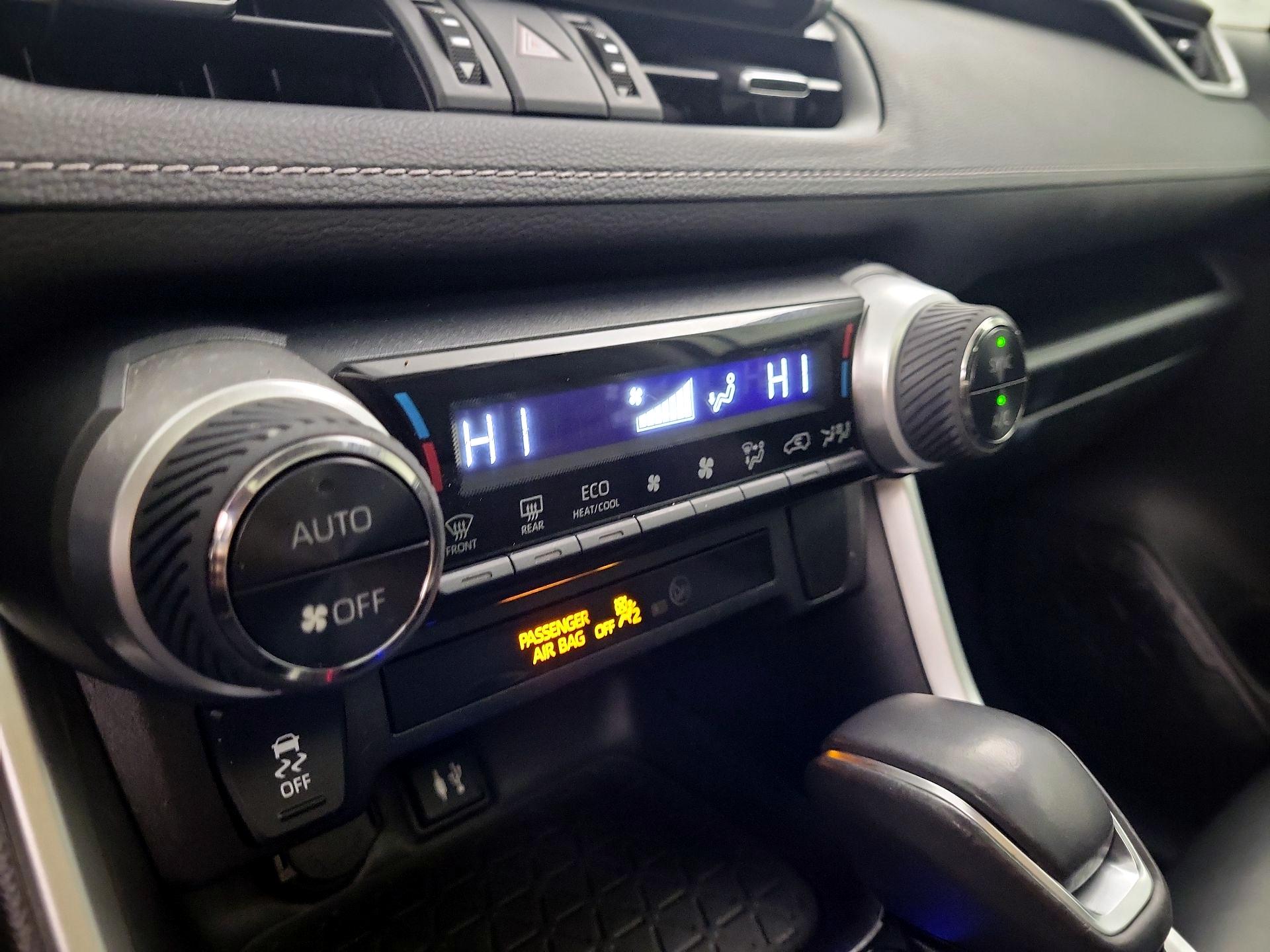 Thumbnail: 2019 Toyota RAV4 - 16