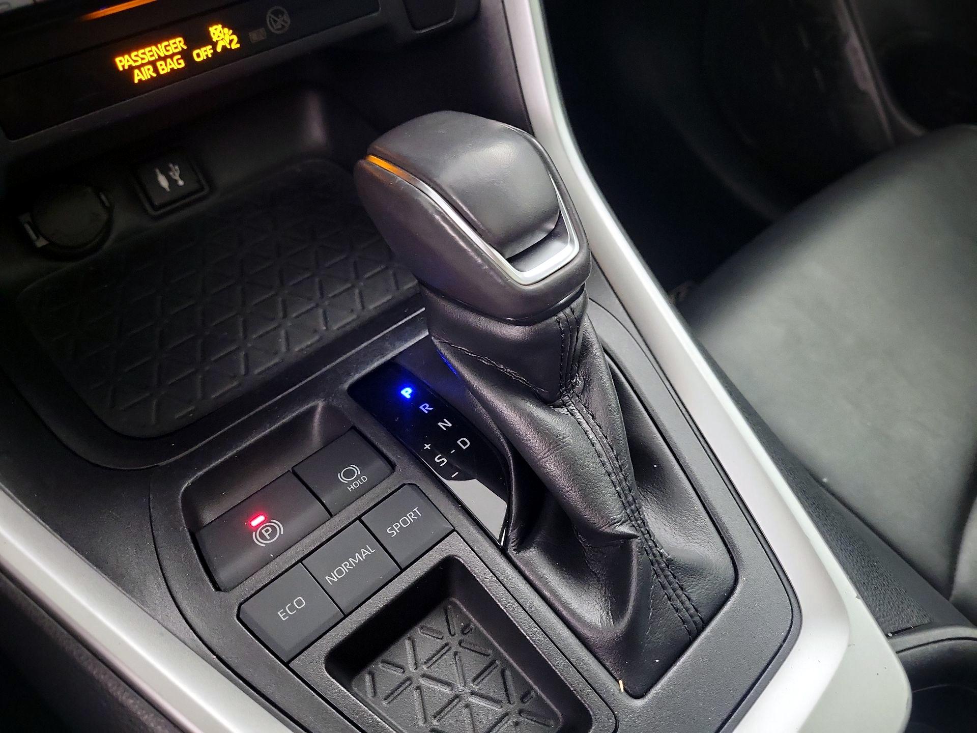 Thumbnail: 2019 Toyota RAV4 - 17