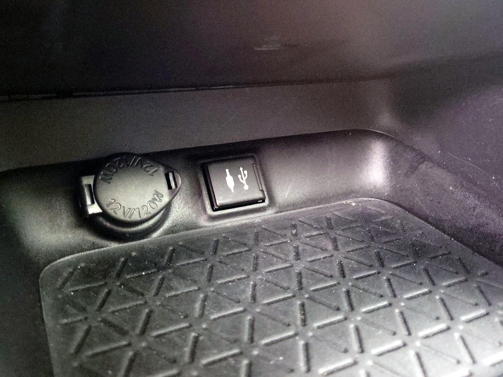 Thumbnail: 2019 Toyota RAV4 - 18