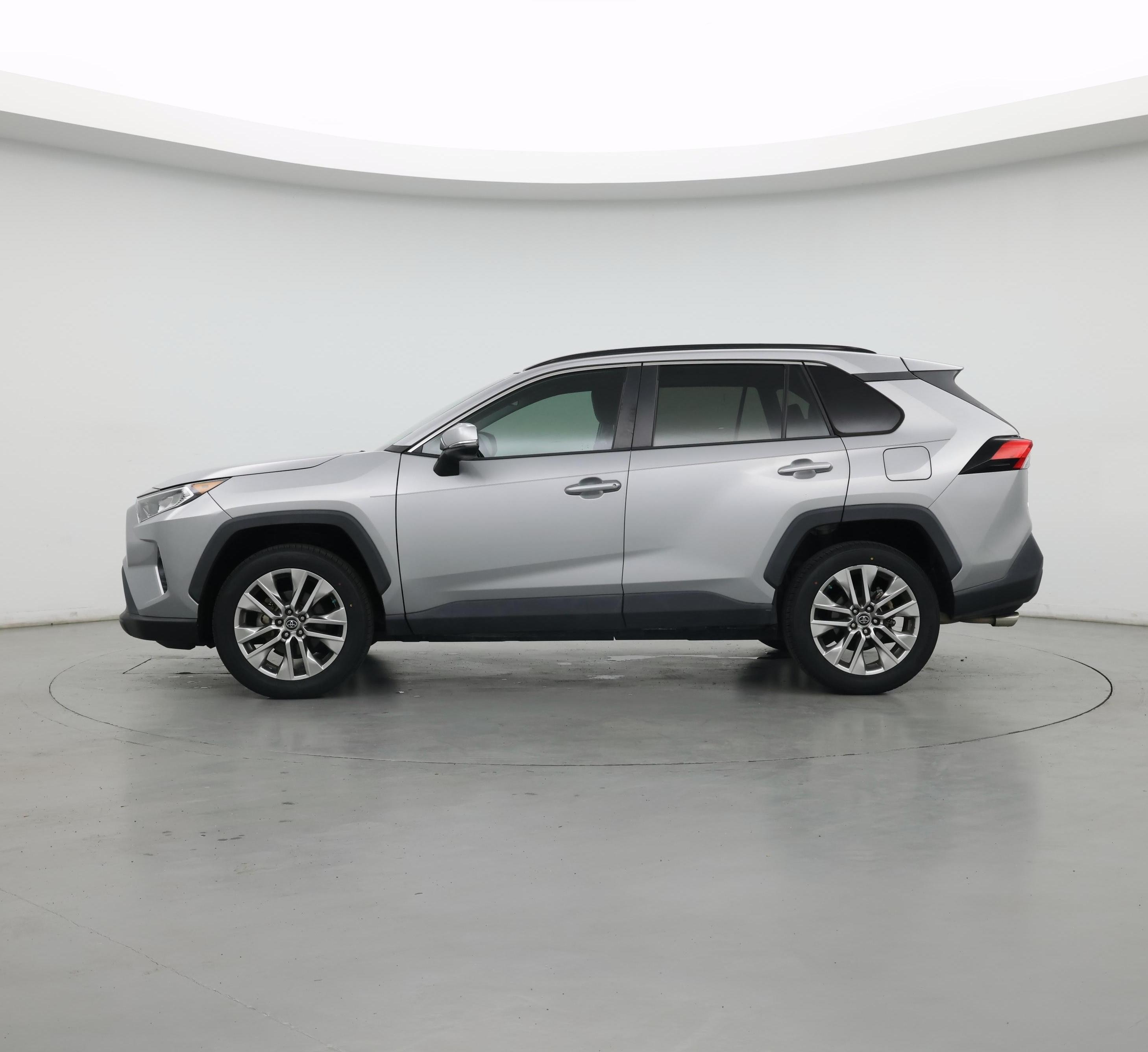 Thumbnail: 2019 Toyota RAV4 - 3