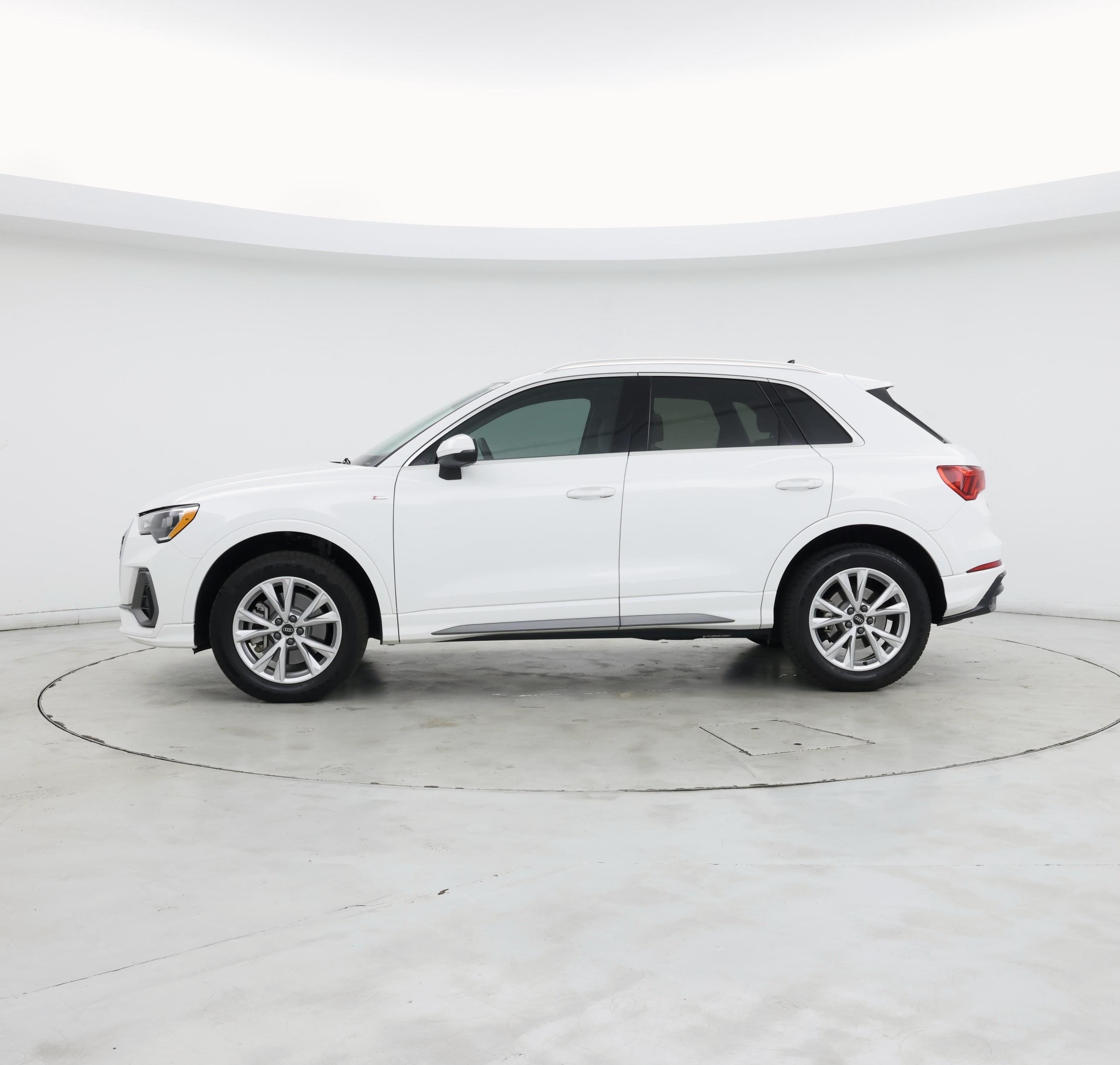 Thumbnail: 2022 Audi Q3 - 3