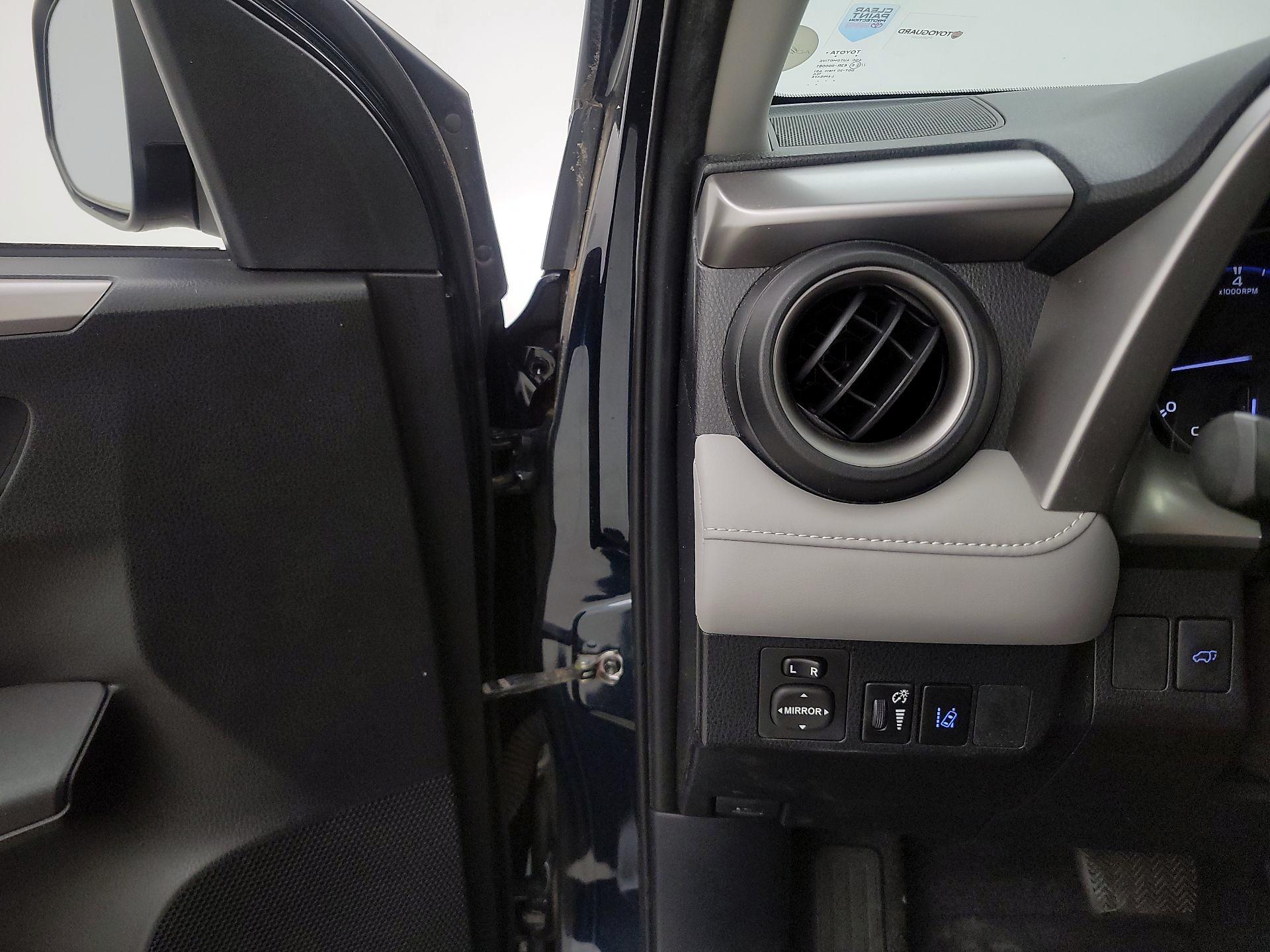 Thumbnail: 2018 Toyota RAV4 - 13