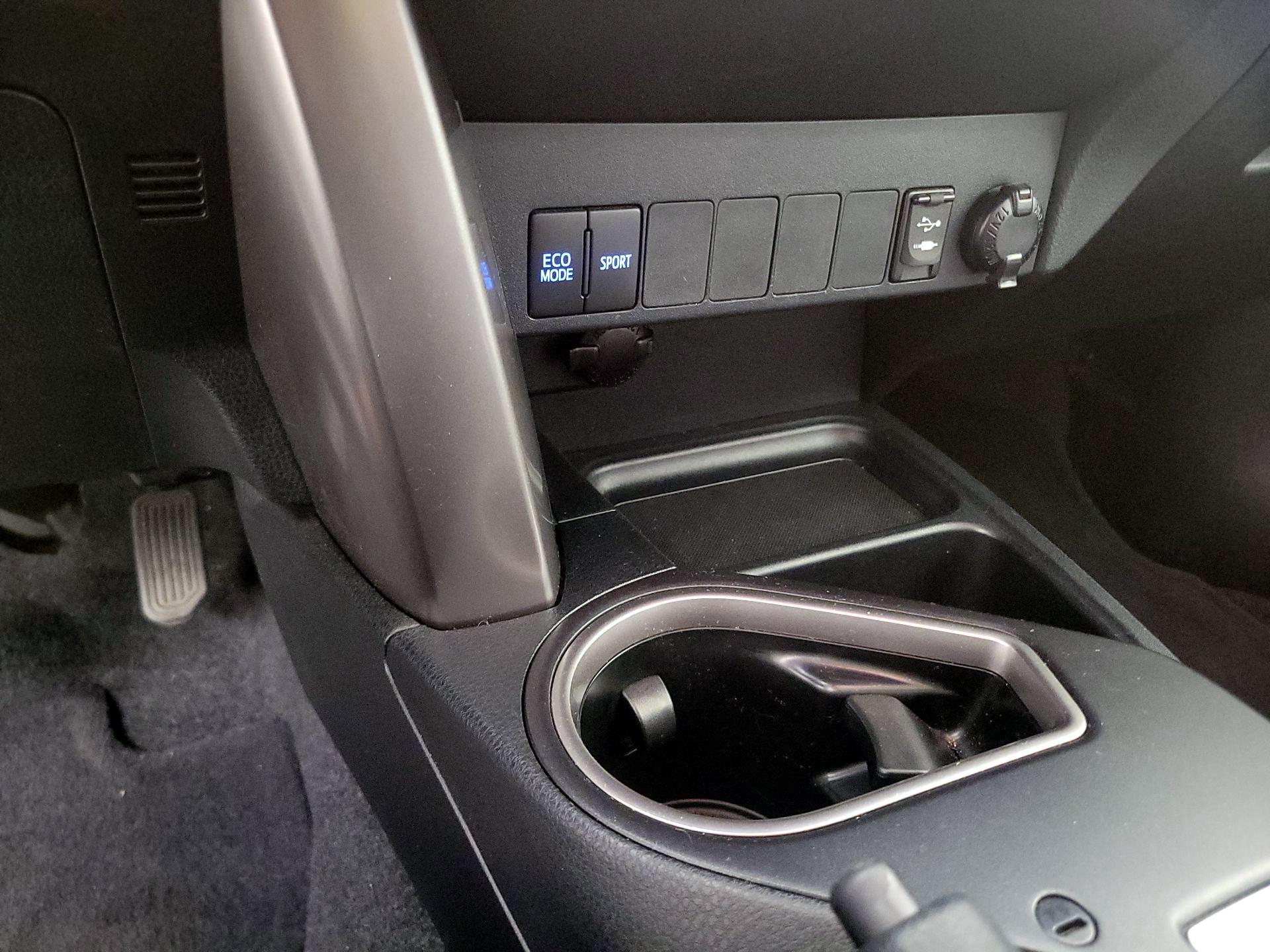 Thumbnail: 2018 Toyota RAV4 - 18