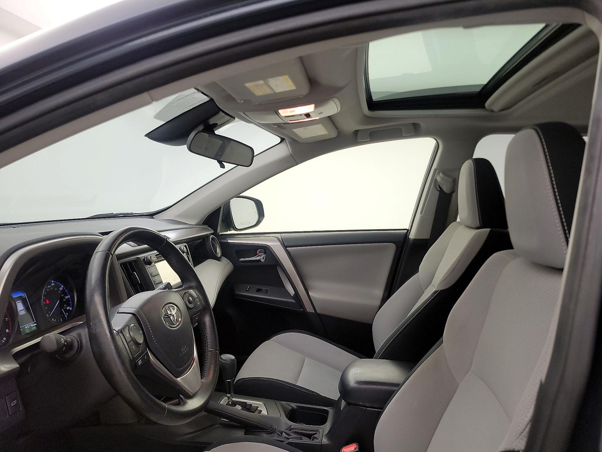 Thumbnail: 2018 Toyota RAV4 - 19