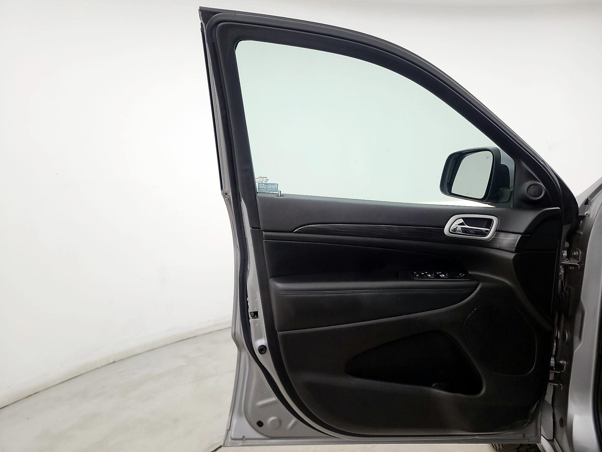 Thumbnail: 2019 Jeep Grand Cherokee - 12