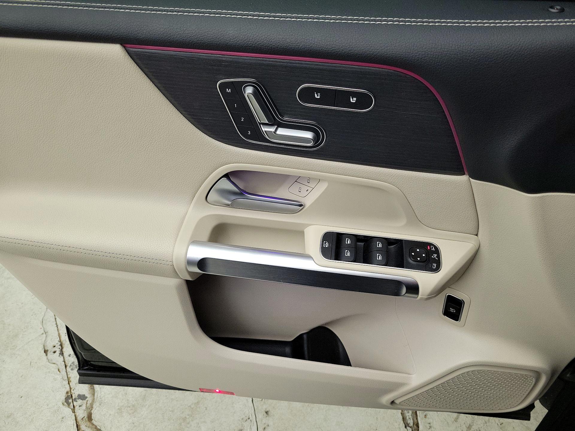 Thumbnail: 2022 Mercedes-Benz GLB - 12