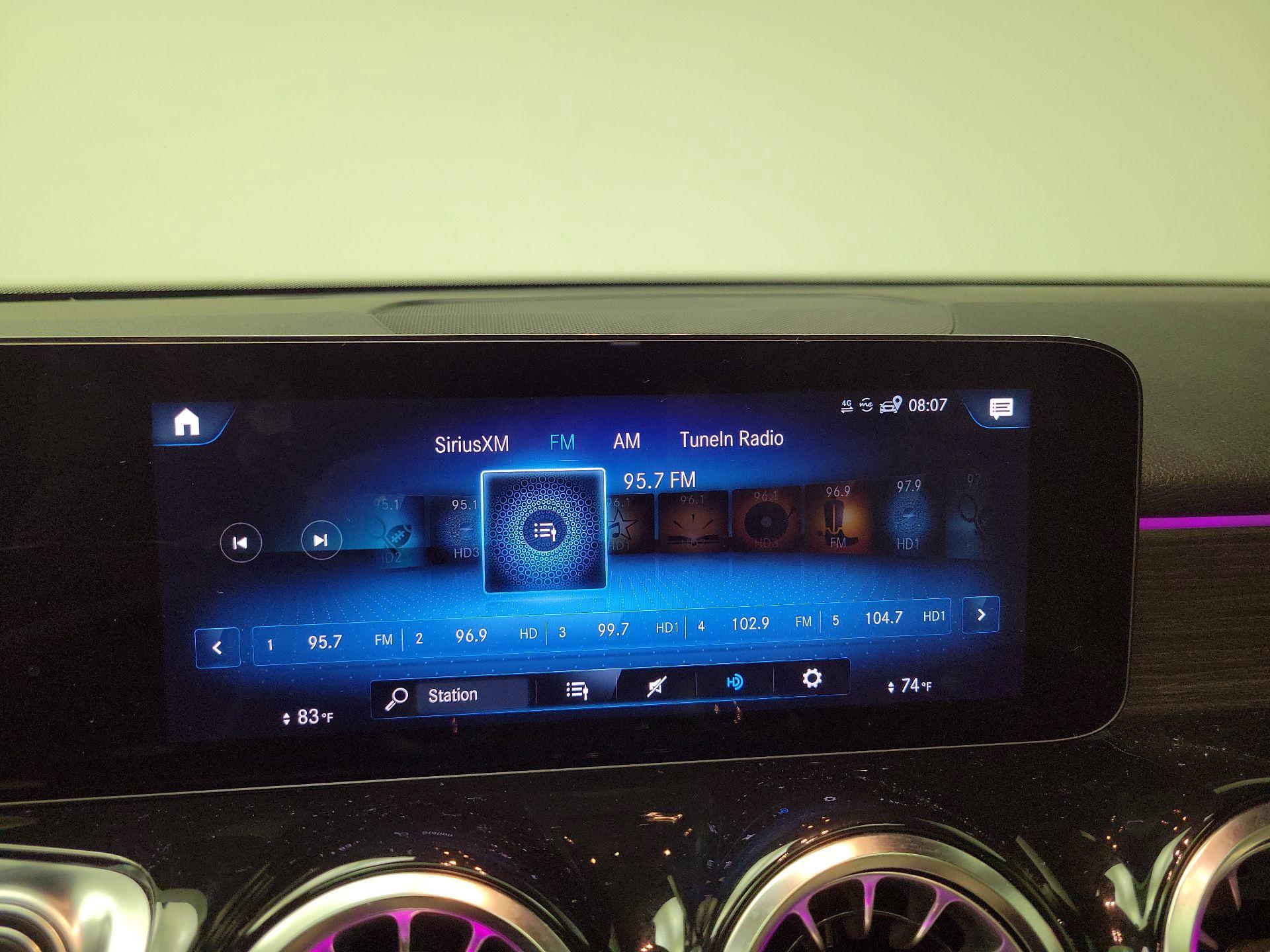 Thumbnail: 2022 Mercedes-Benz GLB - 15