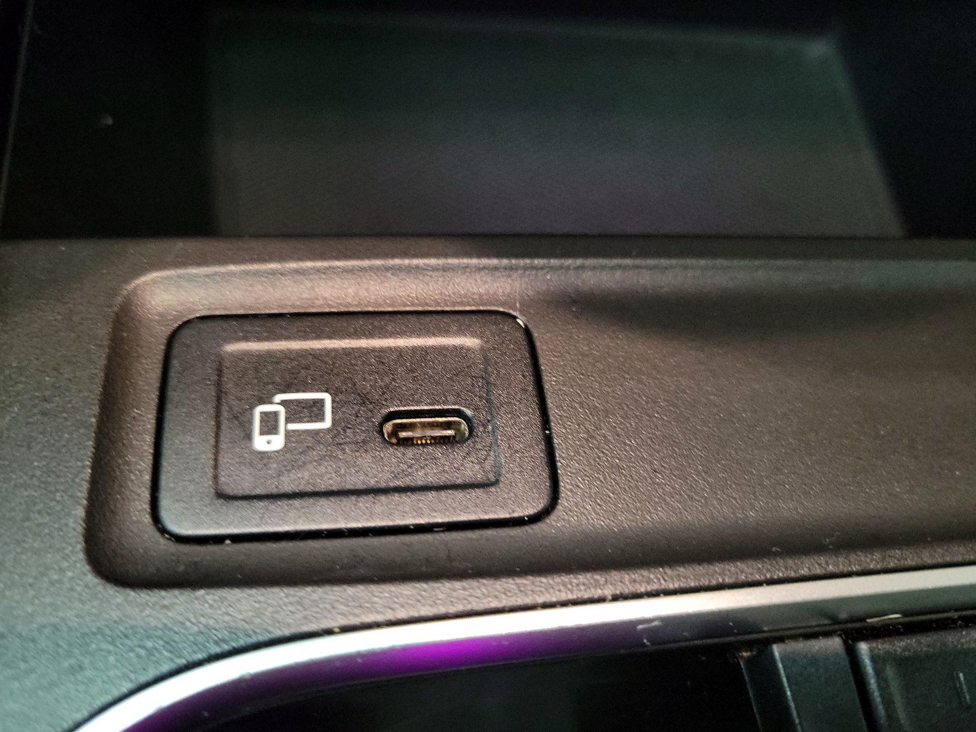 Thumbnail: 2022 Mercedes-Benz GLB - 18