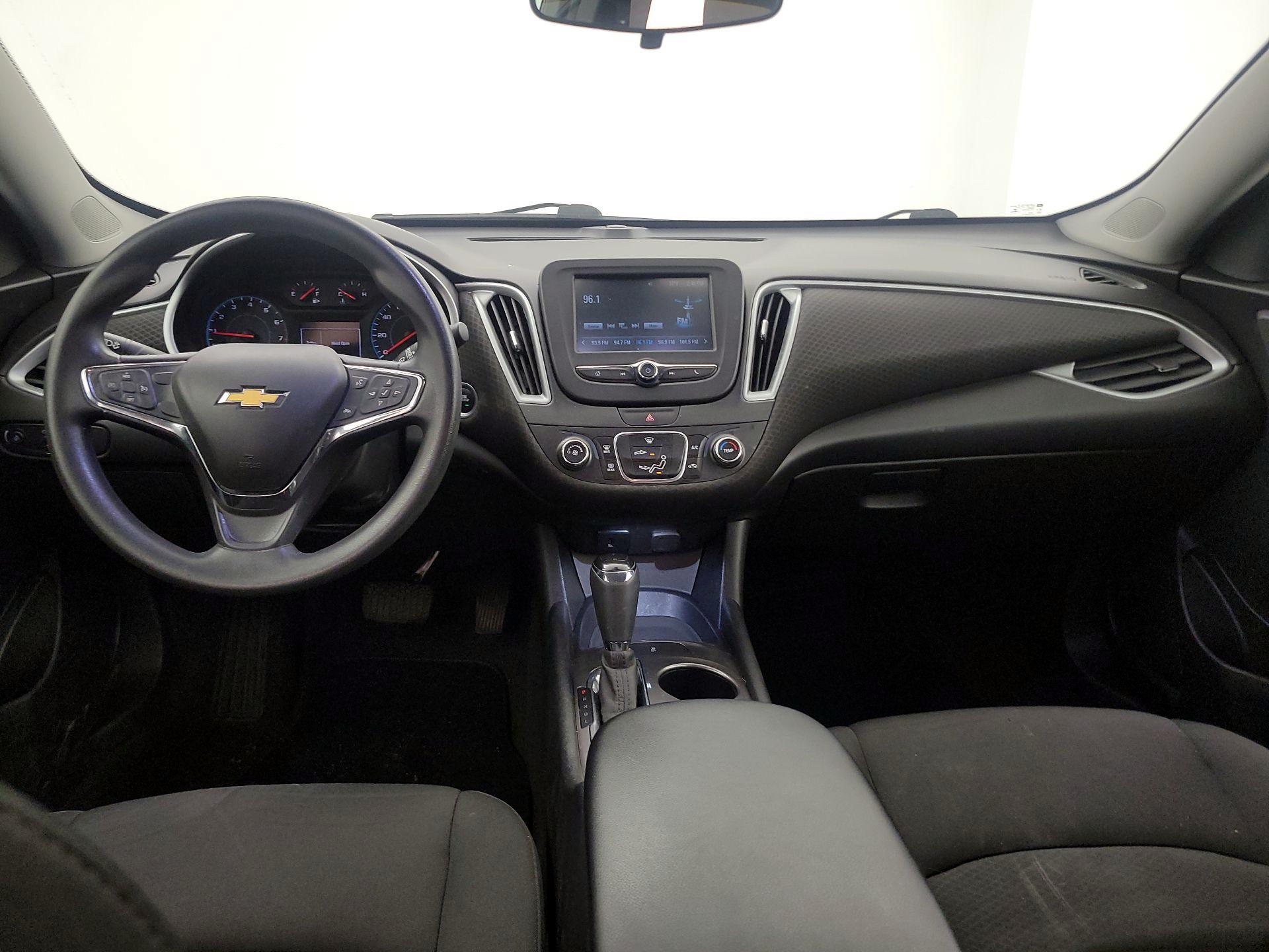 Thumbnail: 2018 Chevrolet Malibu - 9