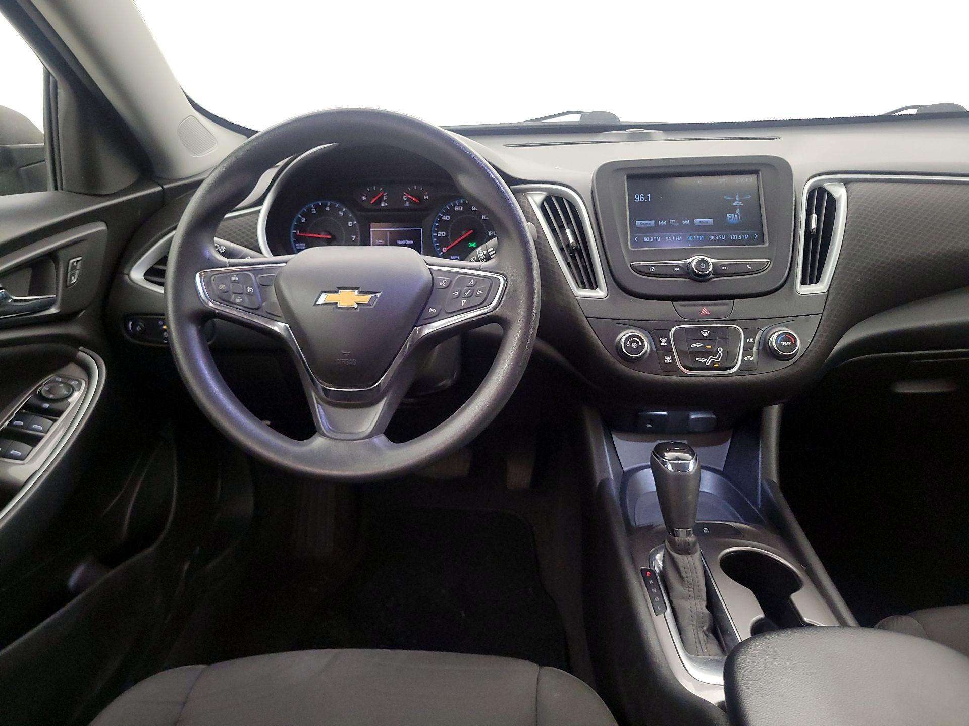 Thumbnail: 2018 Chevrolet Malibu - 10