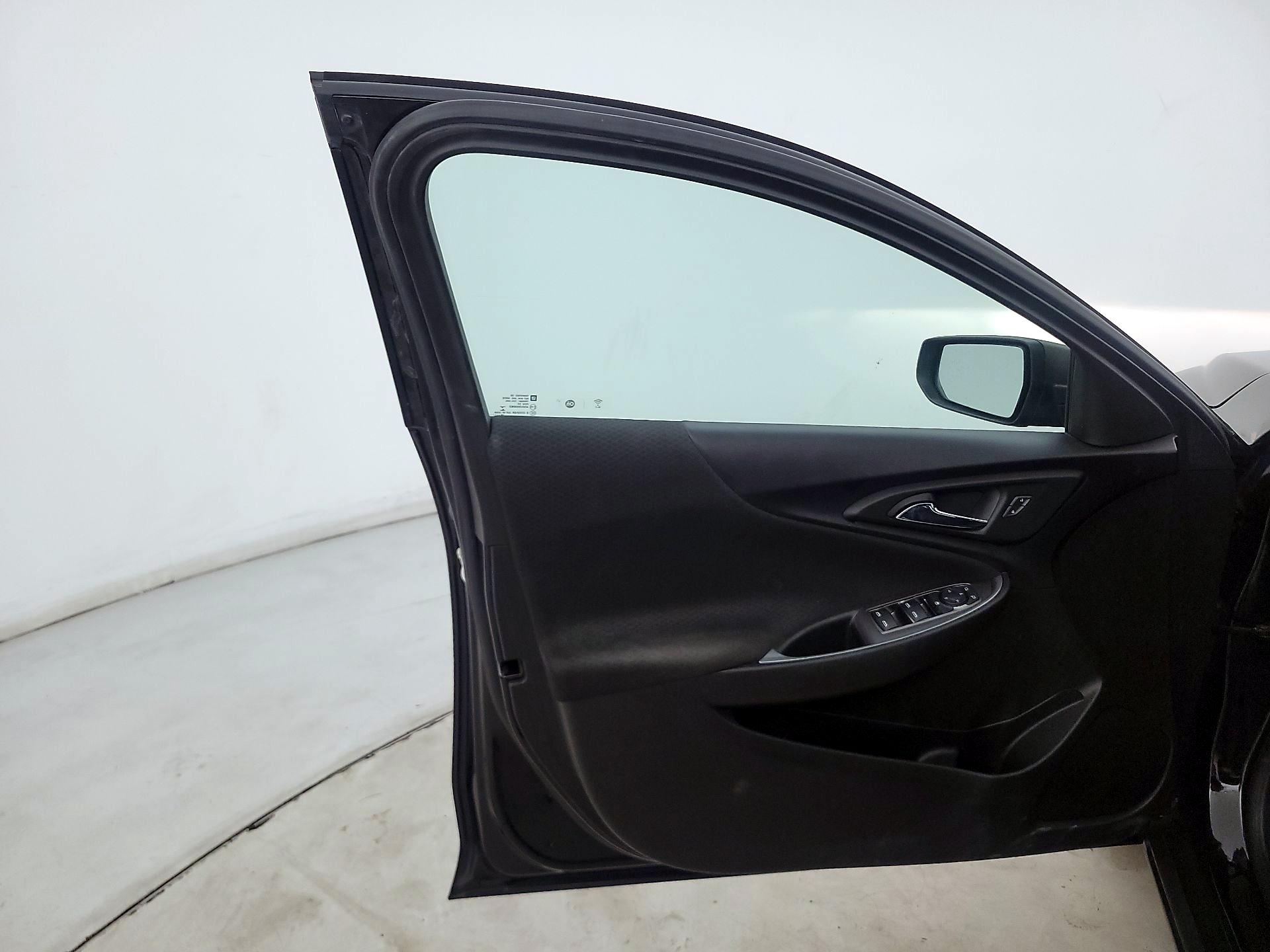 Thumbnail: 2018 Chevrolet Malibu - 12