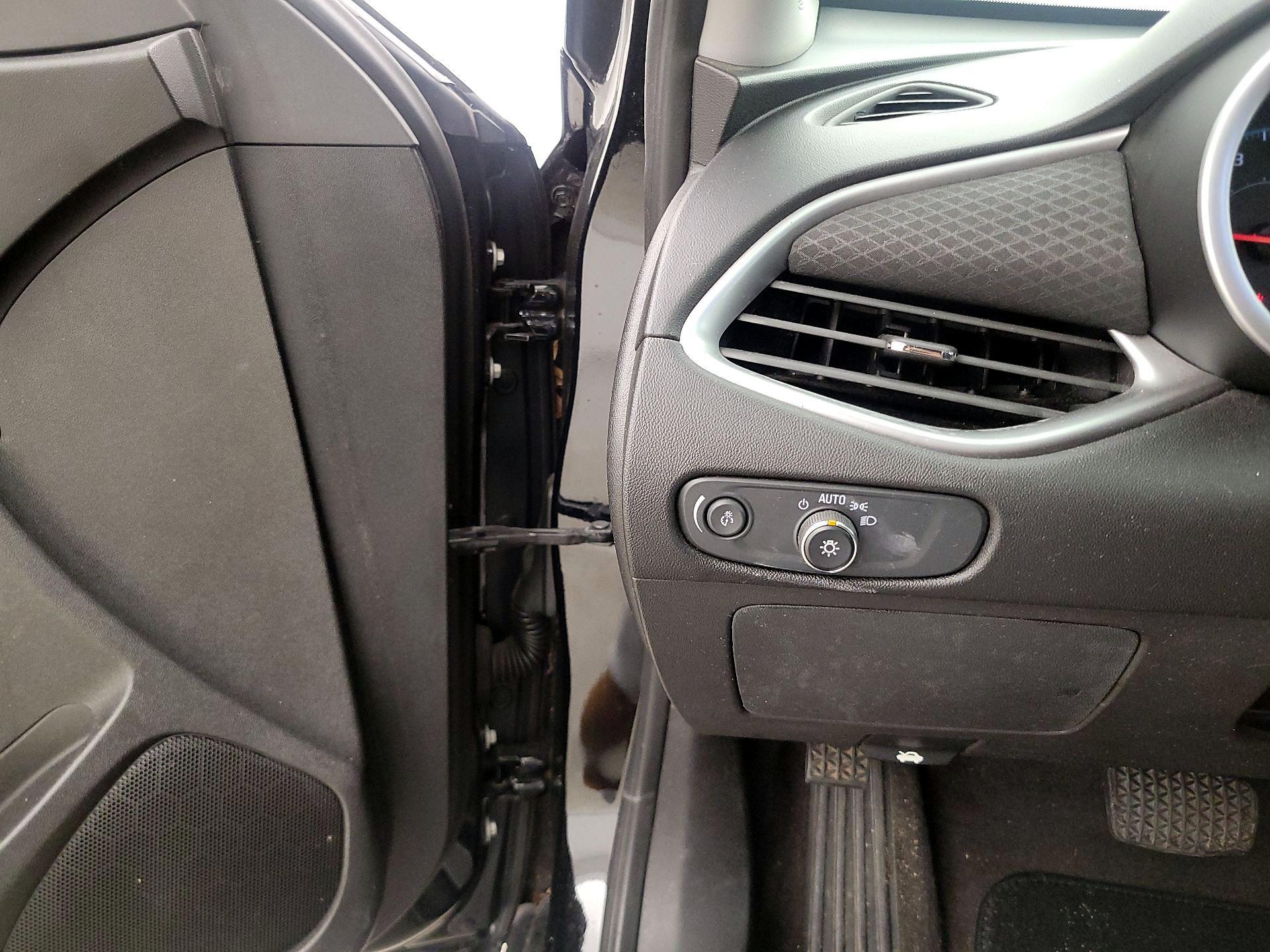 Thumbnail: 2018 Chevrolet Malibu - 13