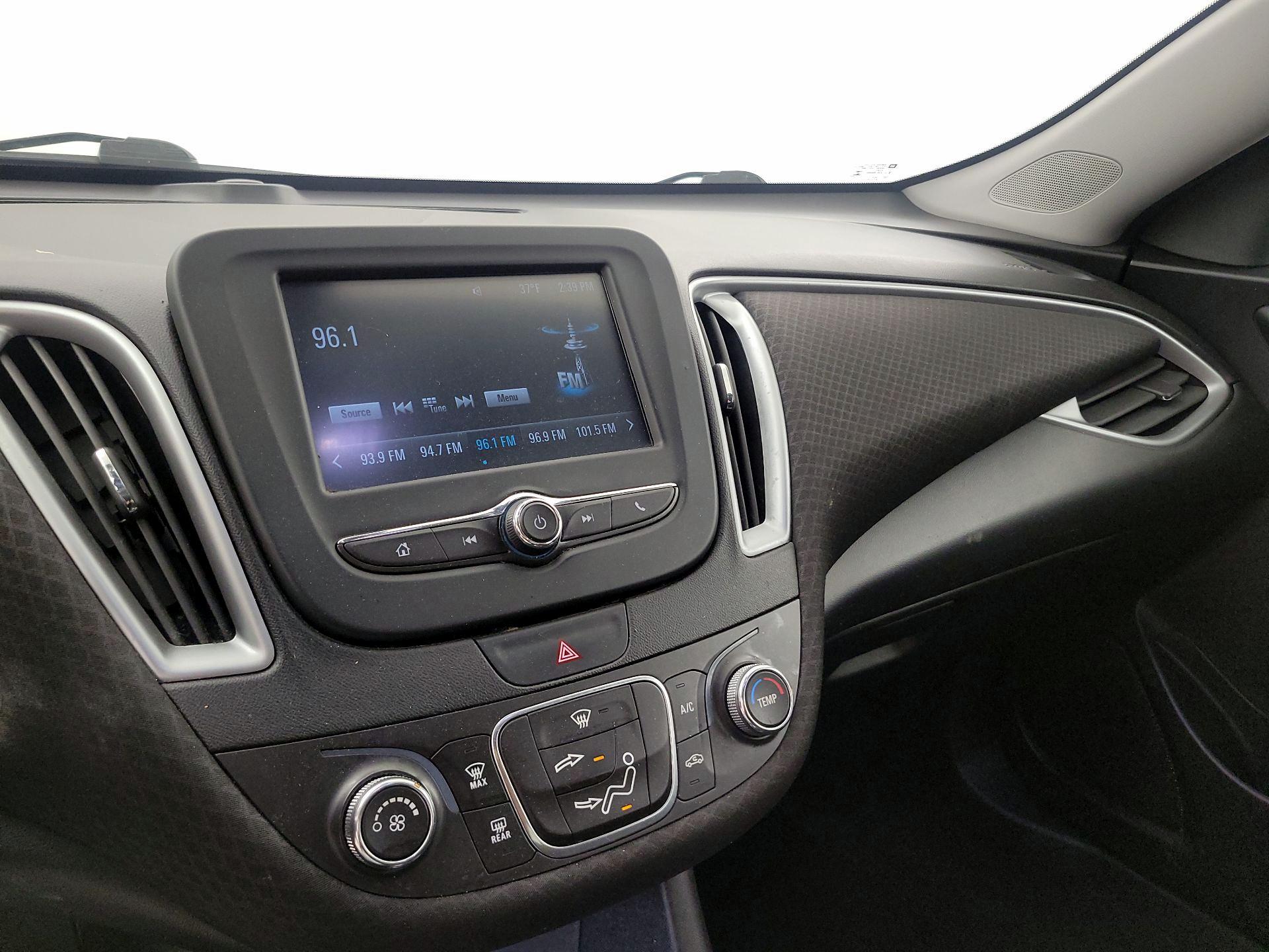 Thumbnail: 2018 Chevrolet Malibu - 15